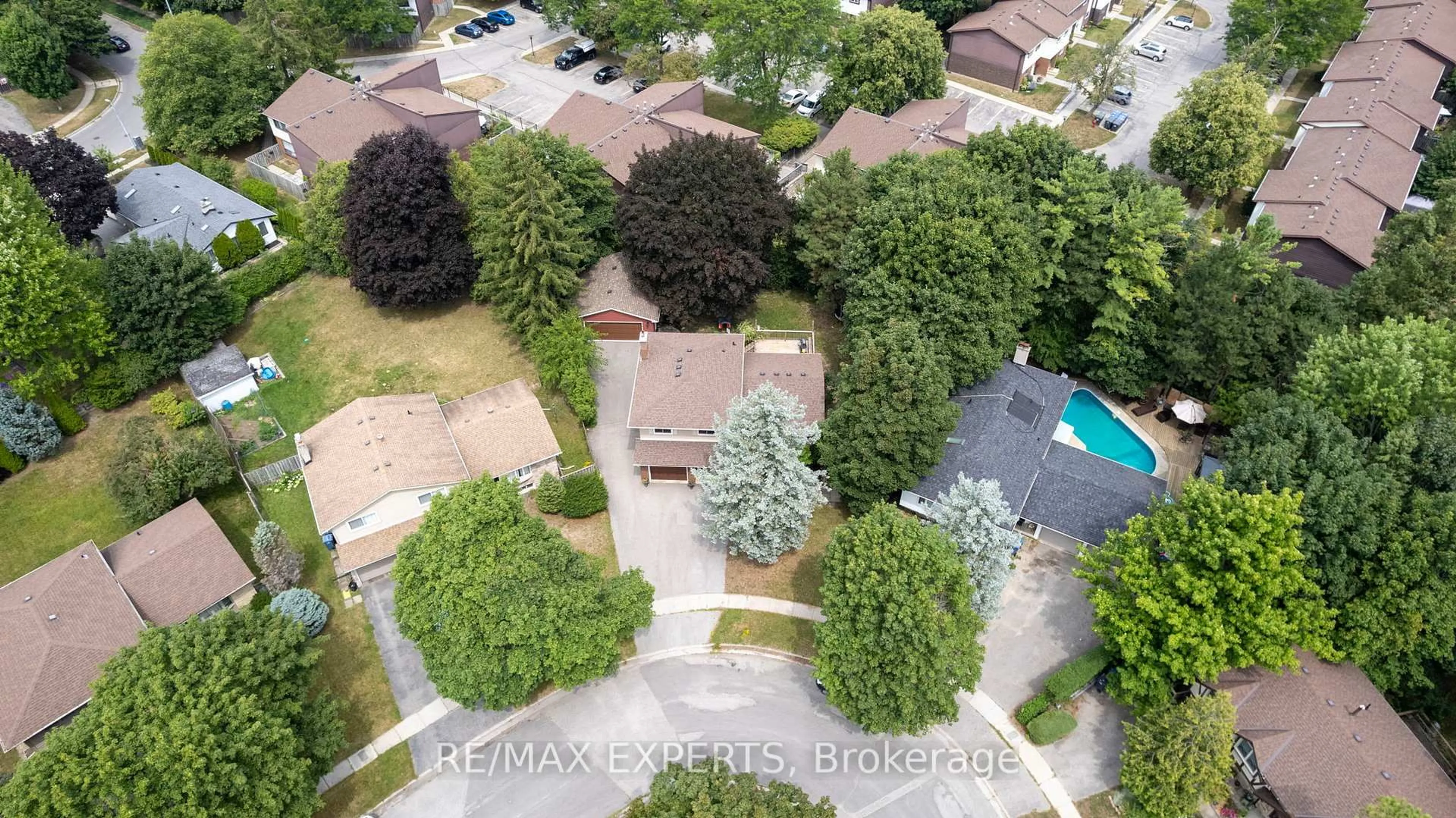 A pic from outside/outdoor area/front of a property/back of a property/a pic from drone, unknown for 20 MICHAEL Pl, Guelph Ontario N1H 1Z3