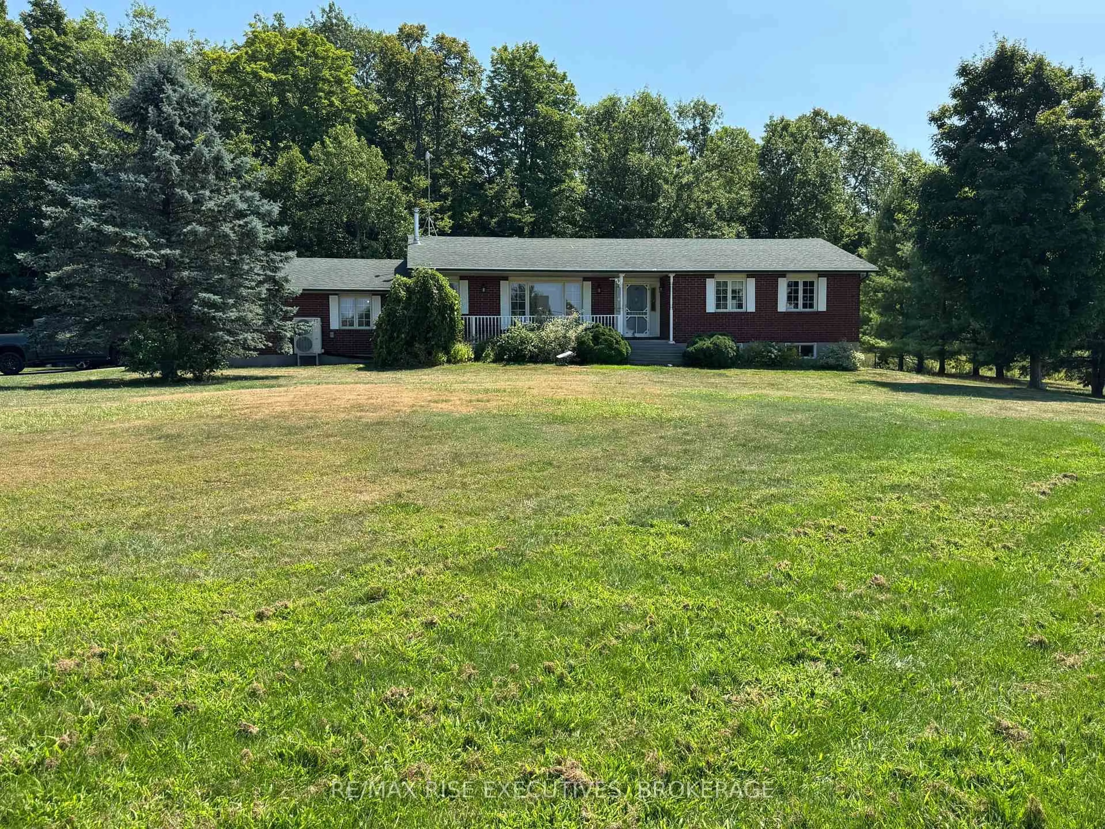 A pic from outside/outdoor area/front of a property/back of a property/a pic from drone, mountain view for 485 COUNTY ROAD 2, Front of Leeds & Seeleys Bay Ontario K7G 2V4