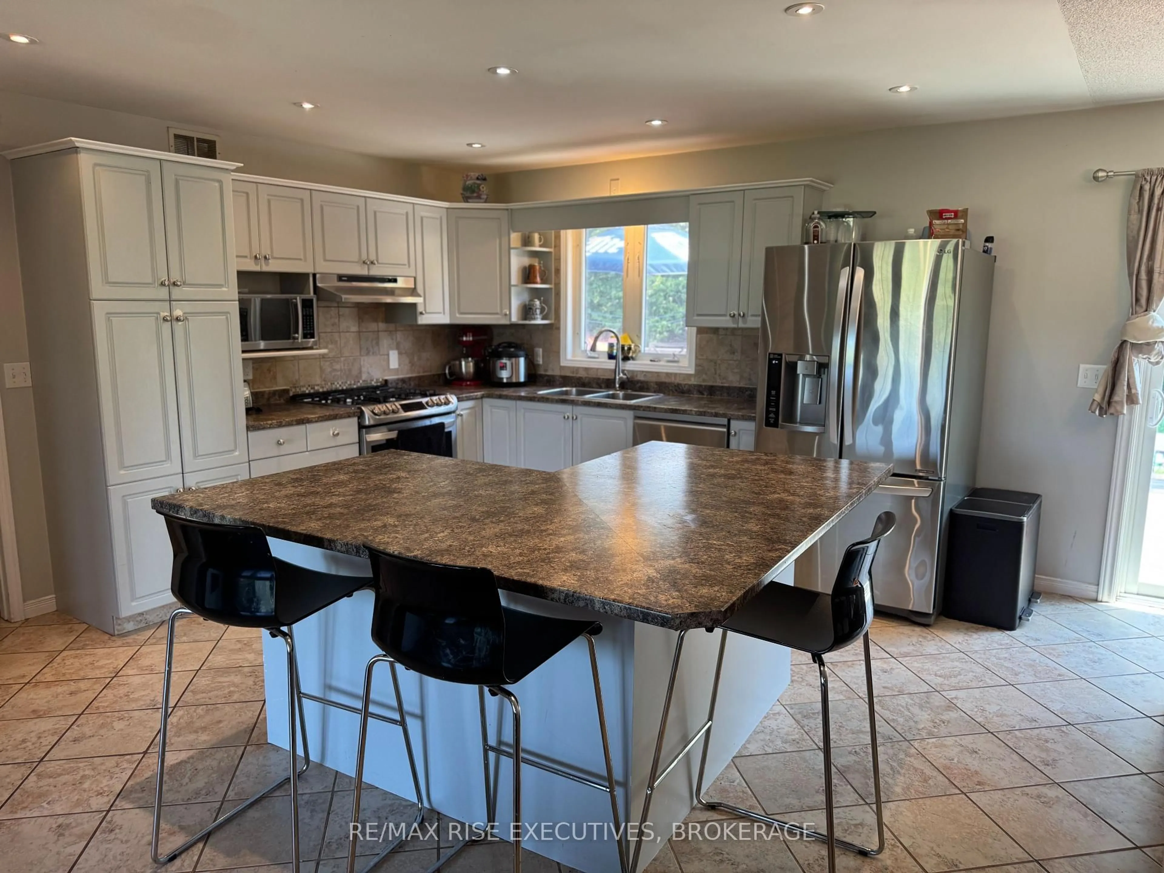 Open concept kitchen, ceramic/tile floor for 485 COUNTY ROAD 2, Front of Leeds & Seeleys Bay Ontario K7G 2V4