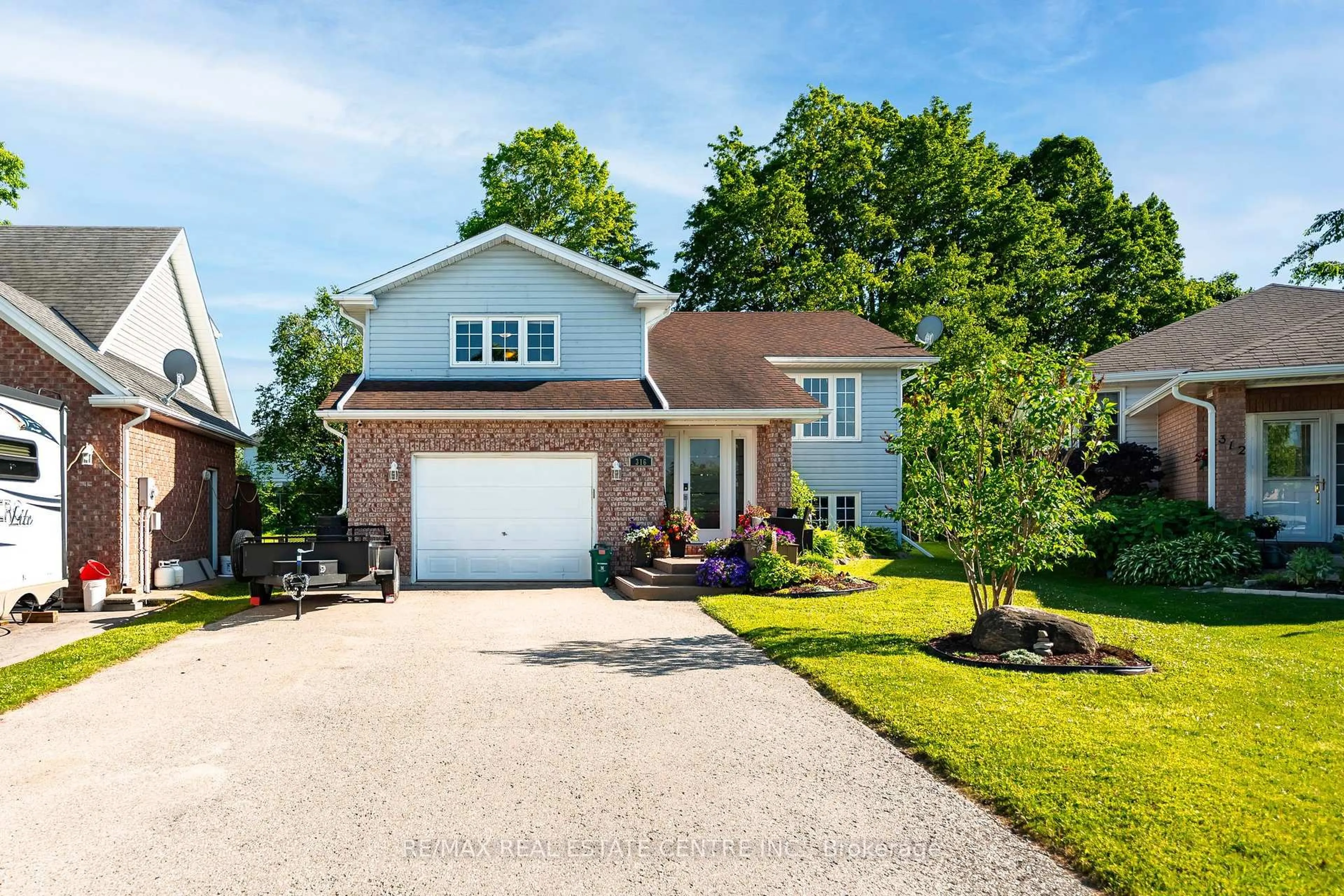 Home with brick exterior material, street for 316 Olde Village Crt, Shelburne Ontario L0N 1S2