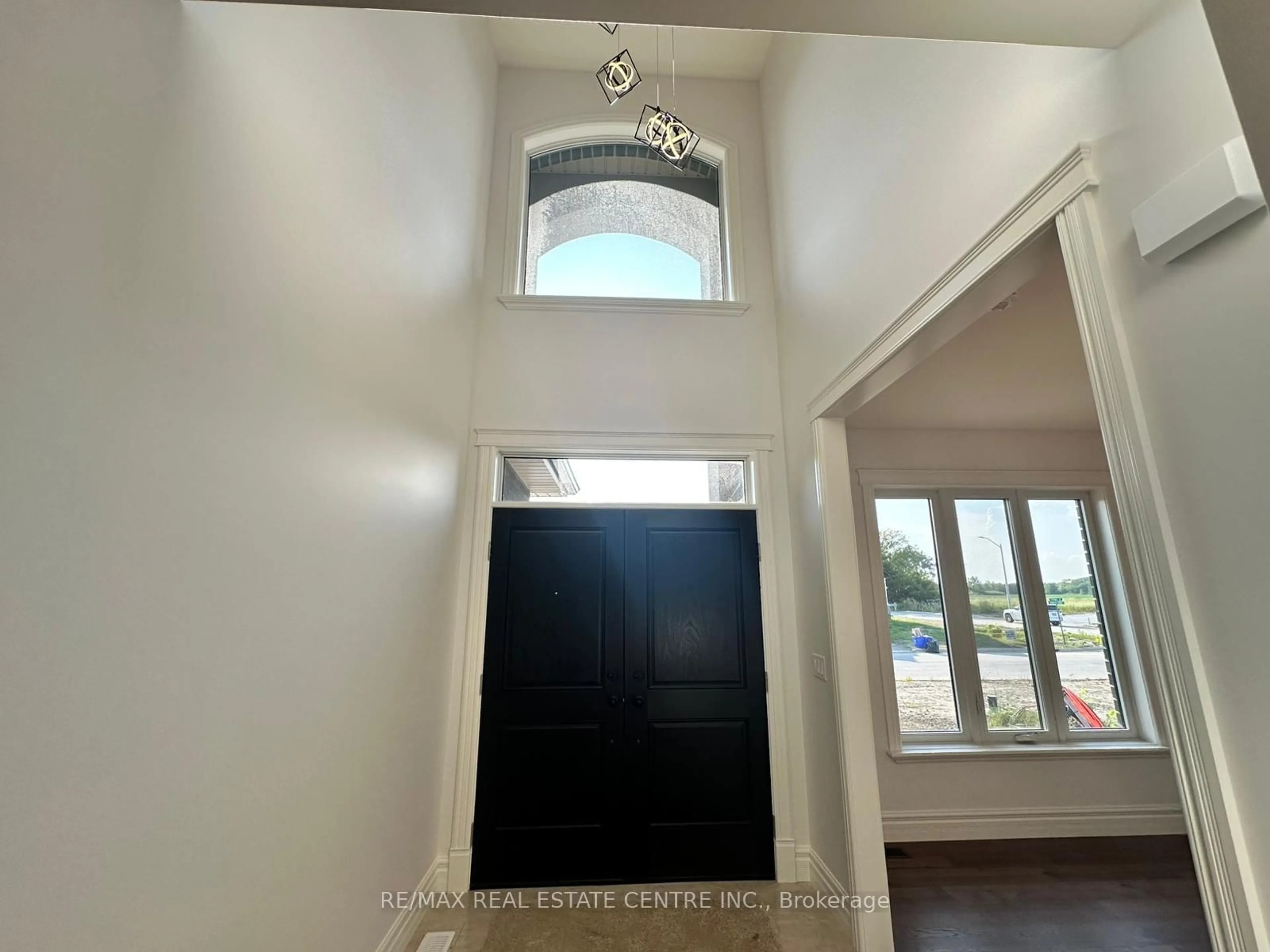 Indoor entryway for 474 Marla Cres, Lakeshore Ontario N8L 1B9