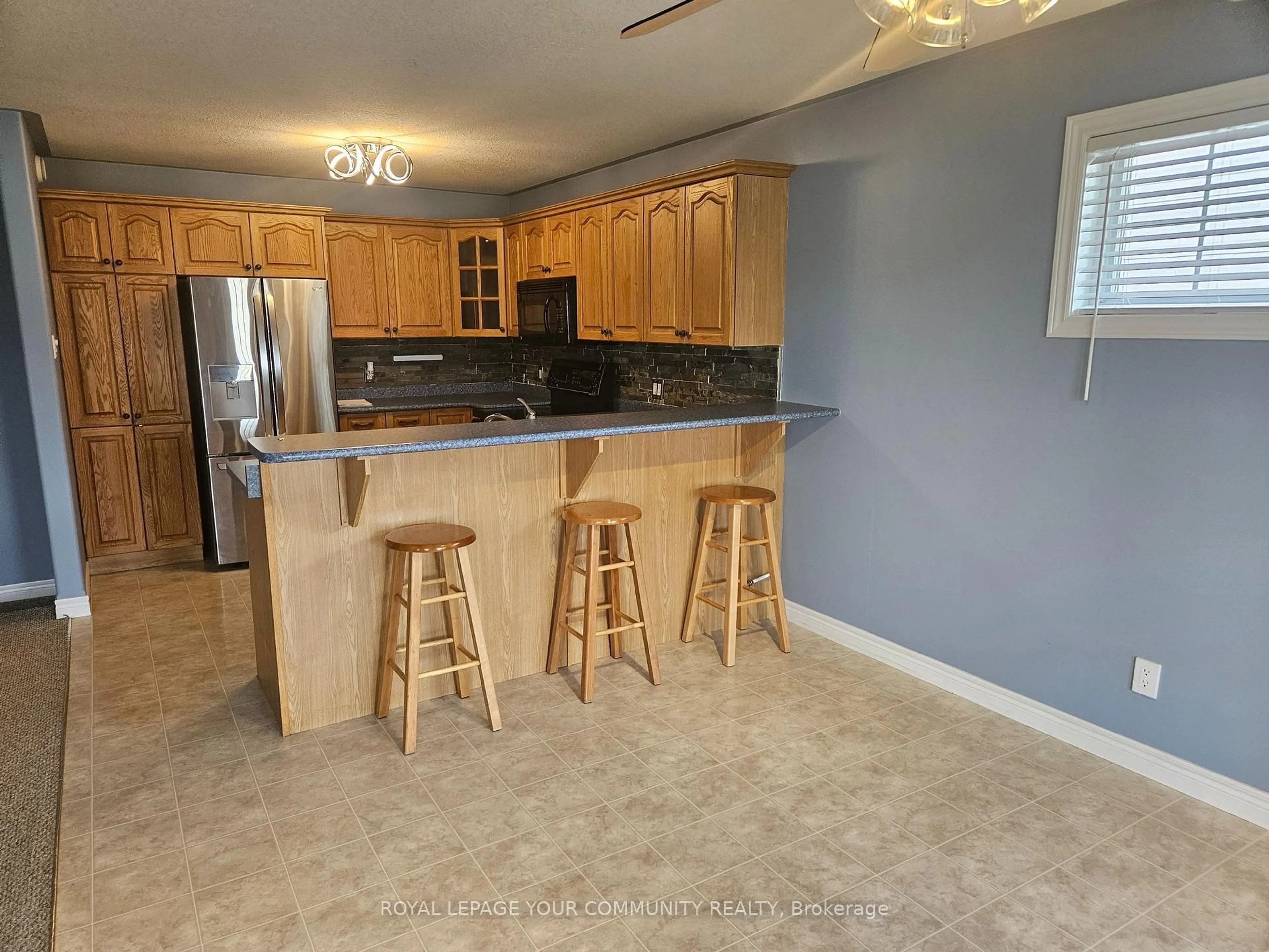 Open concept kitchen, ceramic/tile floor for 1615 Ravenwood Dr, Peterborough West Ontario K9K 2P8