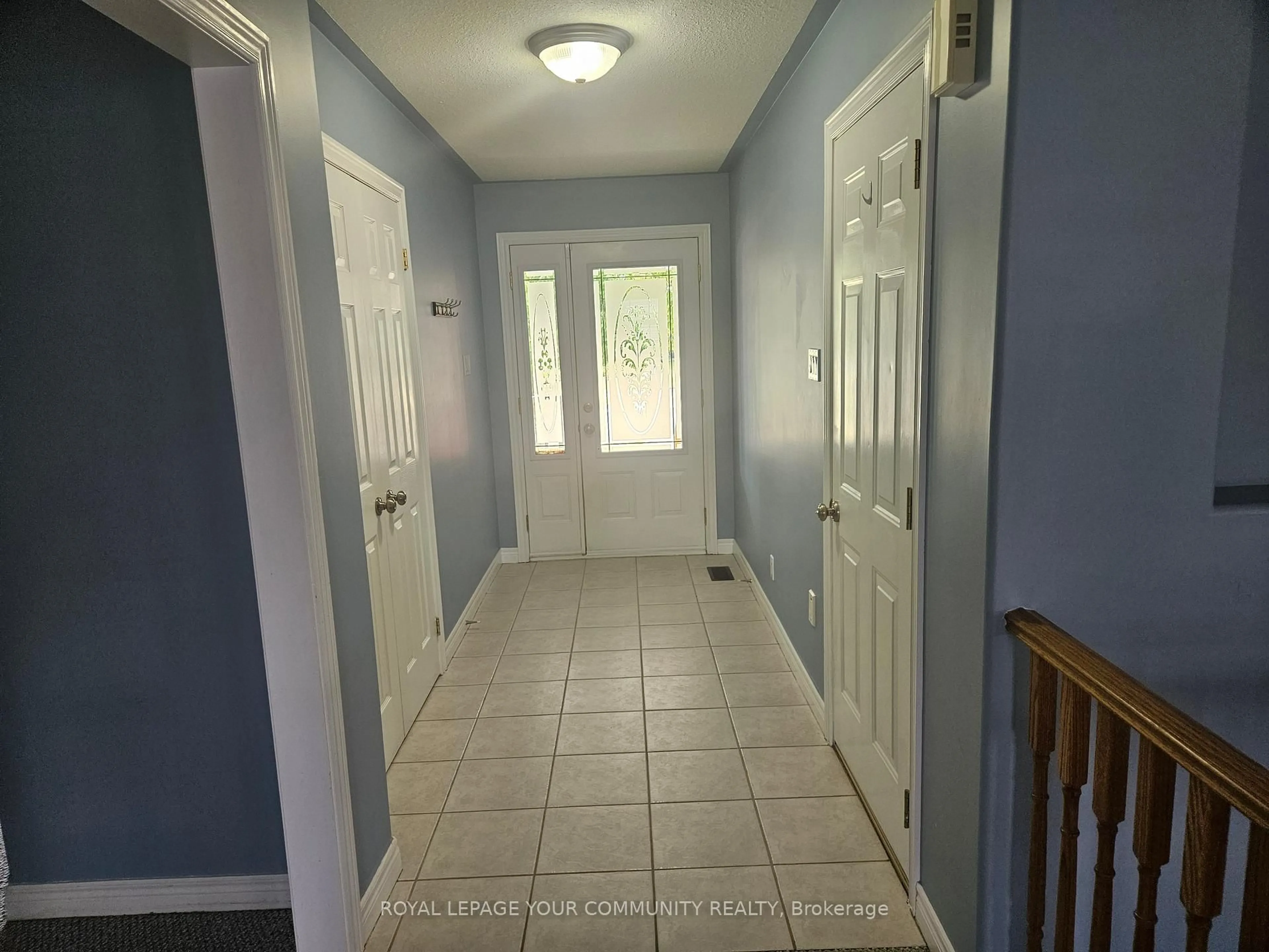 Indoor entryway for 1615 Ravenwood Dr, Peterborough West Ontario K9K 2P8