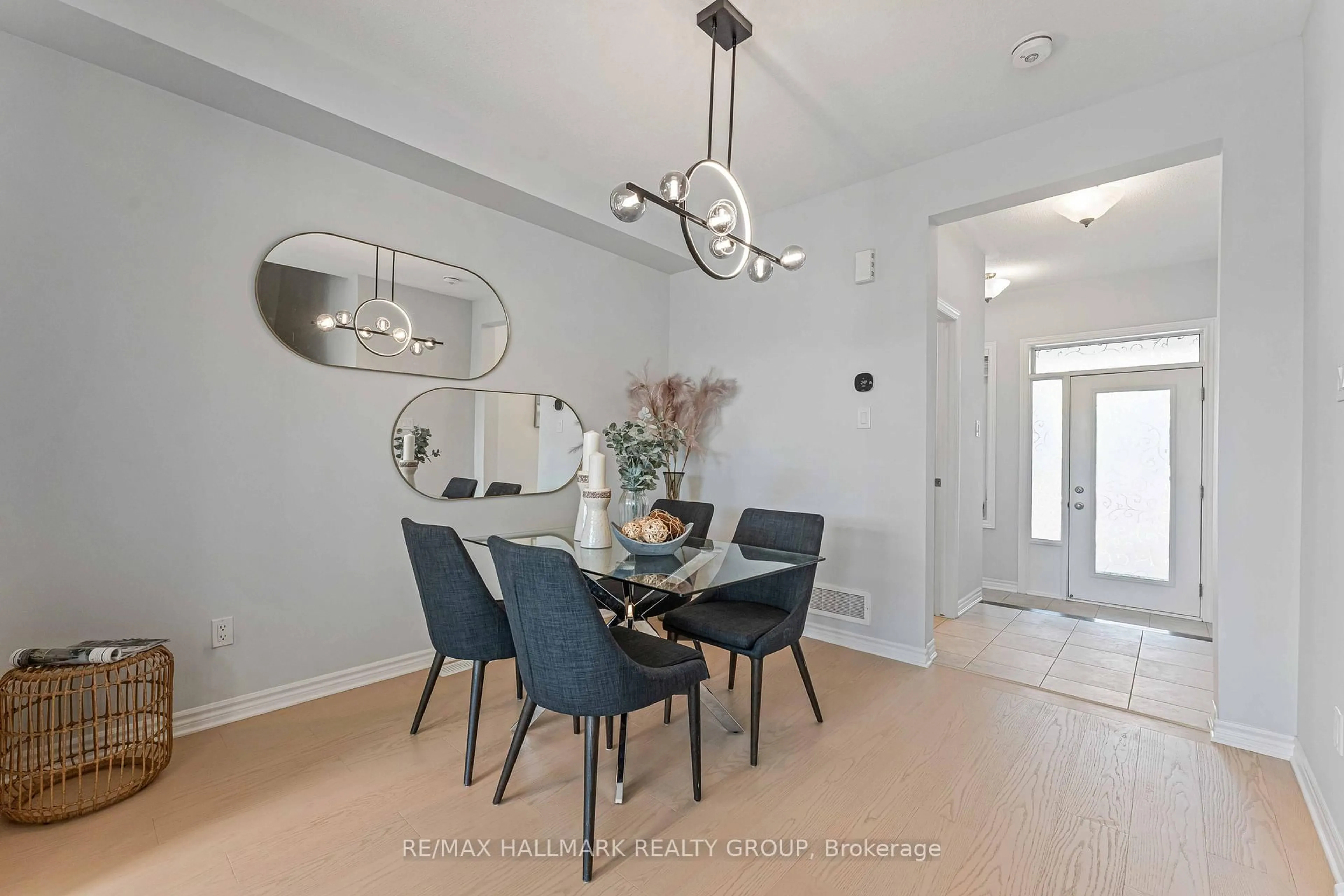 Dining room, unknown for 402 Edgevalley Crt, Stittsville Ontario K2S 2R3