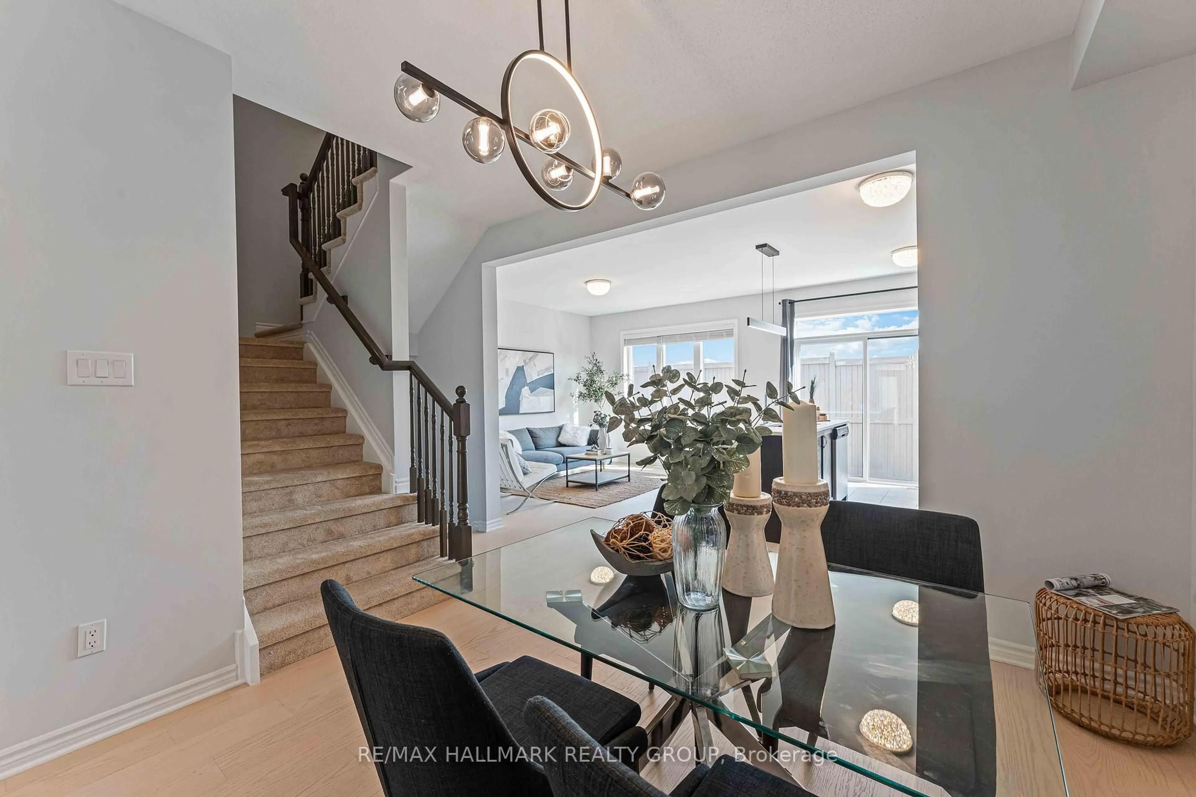 Dining room, unknown for 402 Edgevalley Crt, Stittsville Ontario K2S 2R3