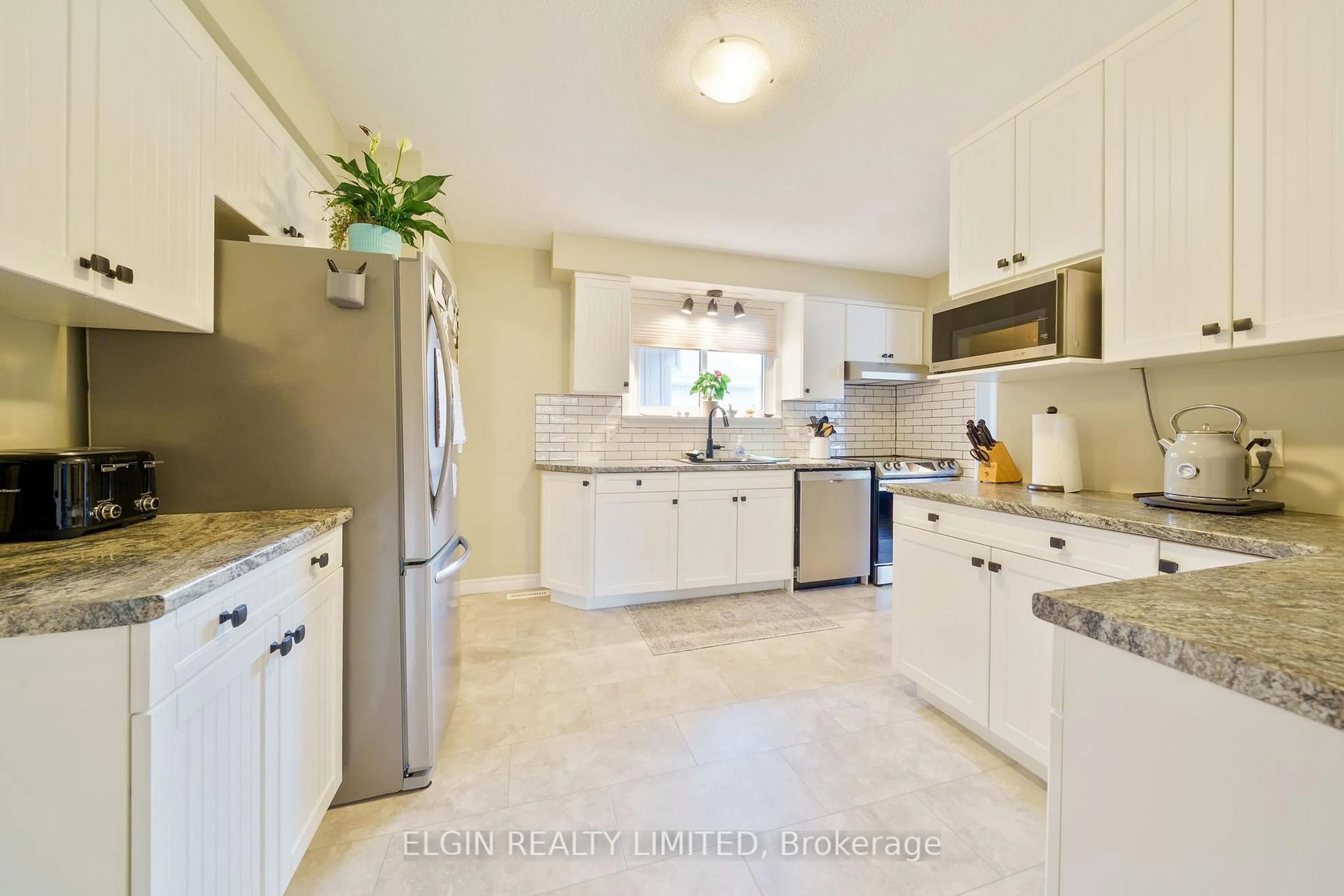 Open concept kitchen, ceramic/tile floor for 10 Gustin Pl, St. Thomas Ontario N5R 1T2