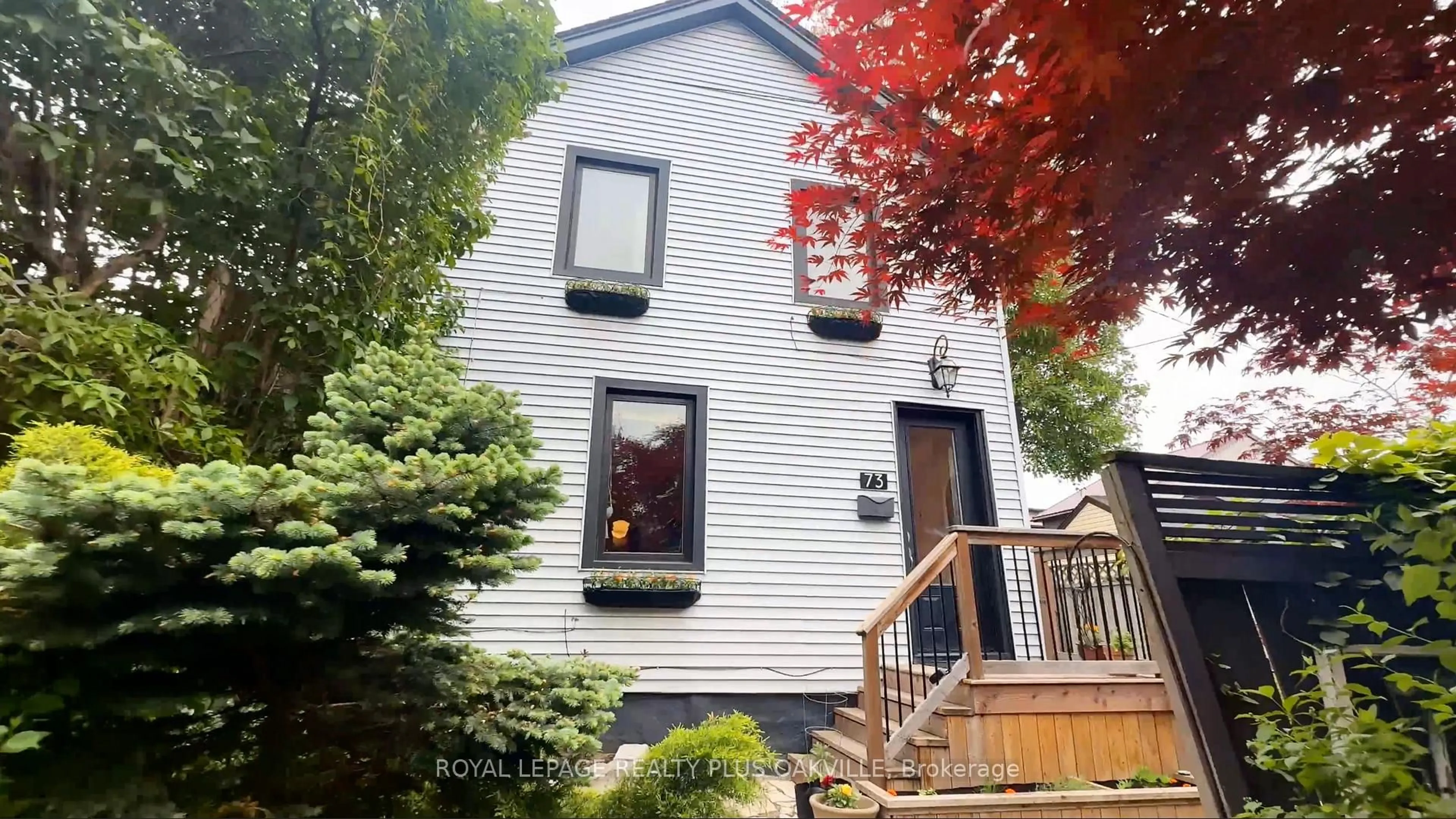 Home with vinyl exterior material, street for 73 Pearl St, Hamilton Ontario L8R 2Z1