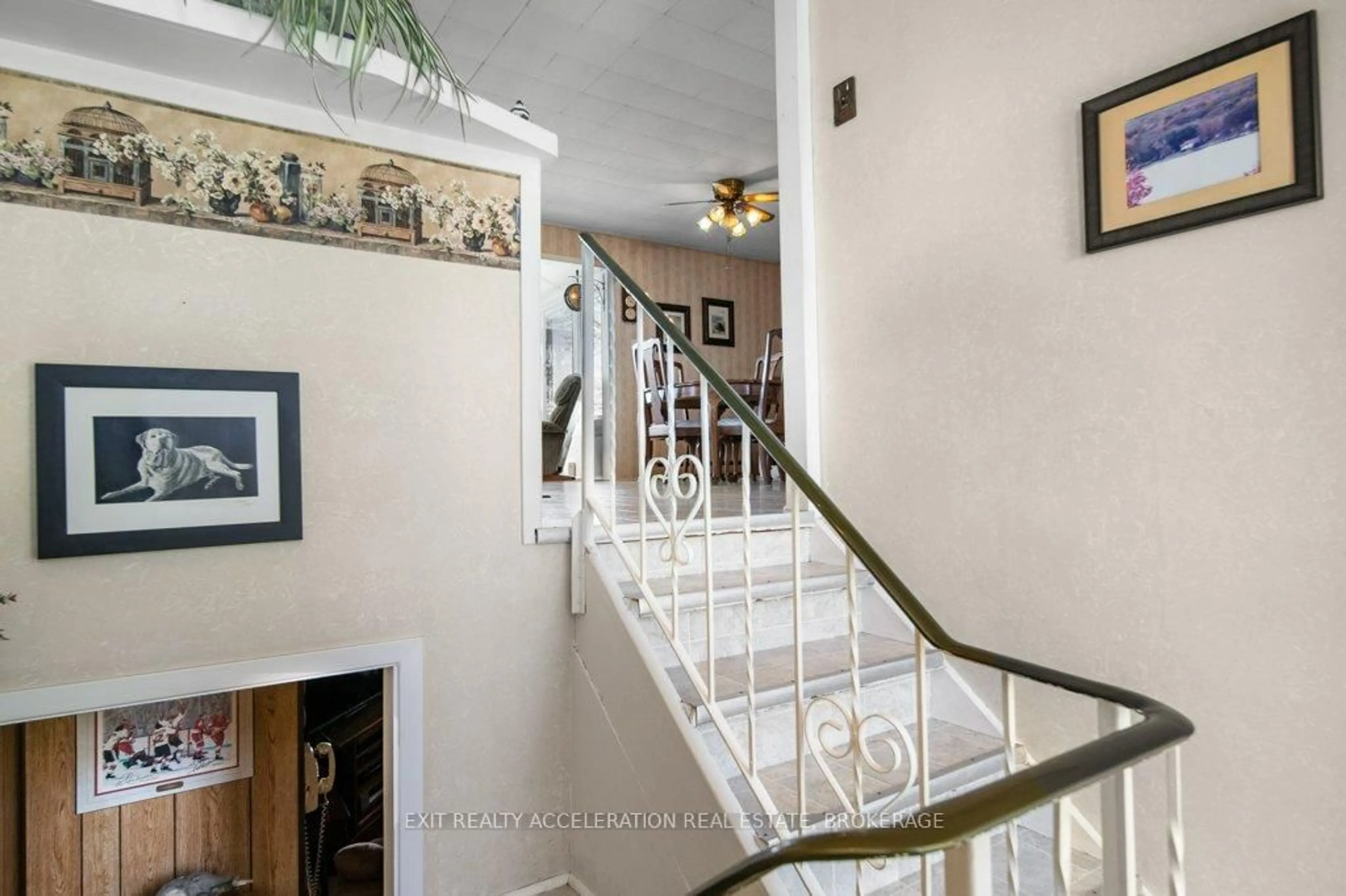 Indoor foyer for 769 3rd Concession Rd, Napanee Ontario K7R 3K7