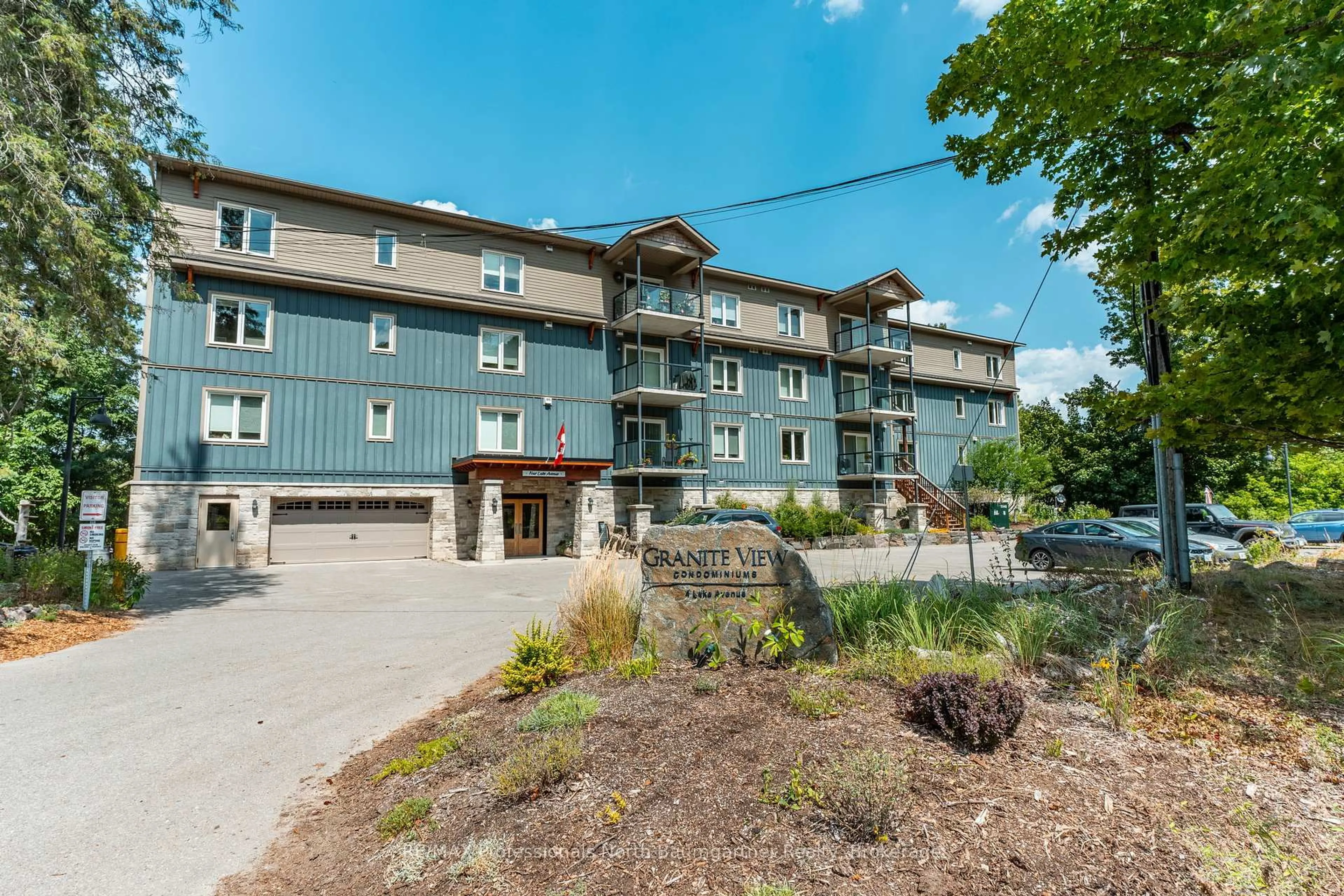 Patio, building for 4 Lake Ave #208, Dysart et al Ontario K0M 1S0
