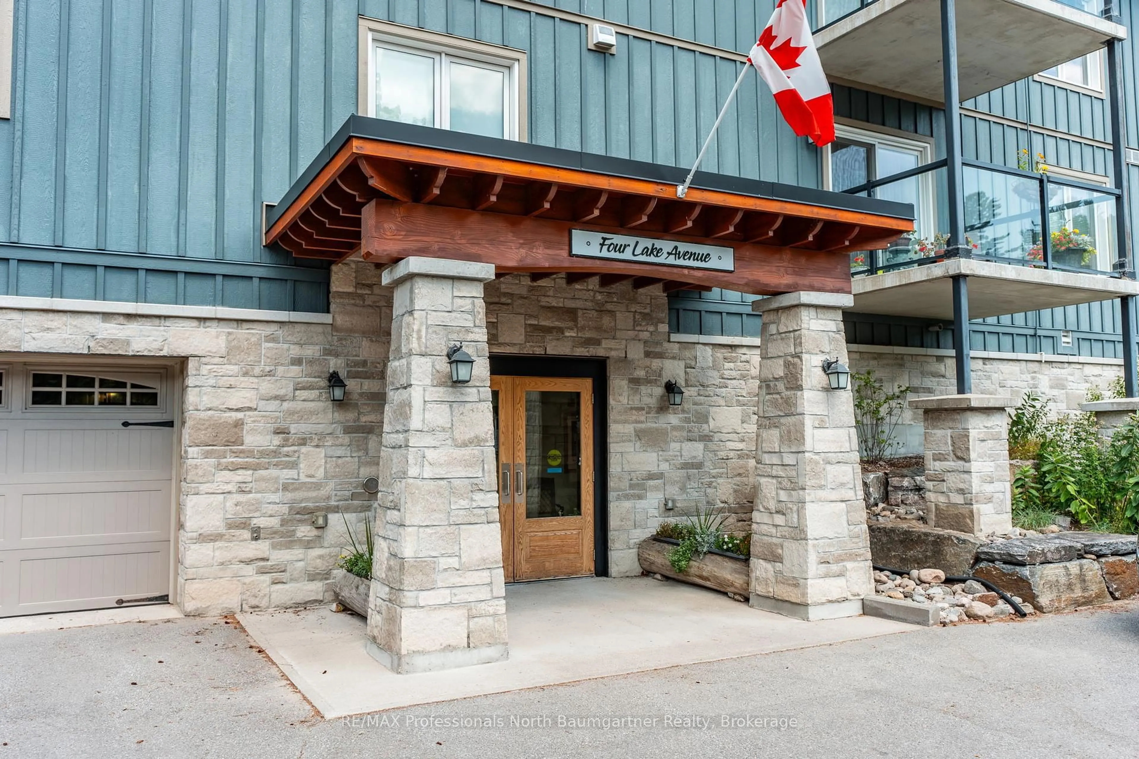 Indoor foyer for 4 Lake Ave #208, Dysart et al Ontario K0M 1S0