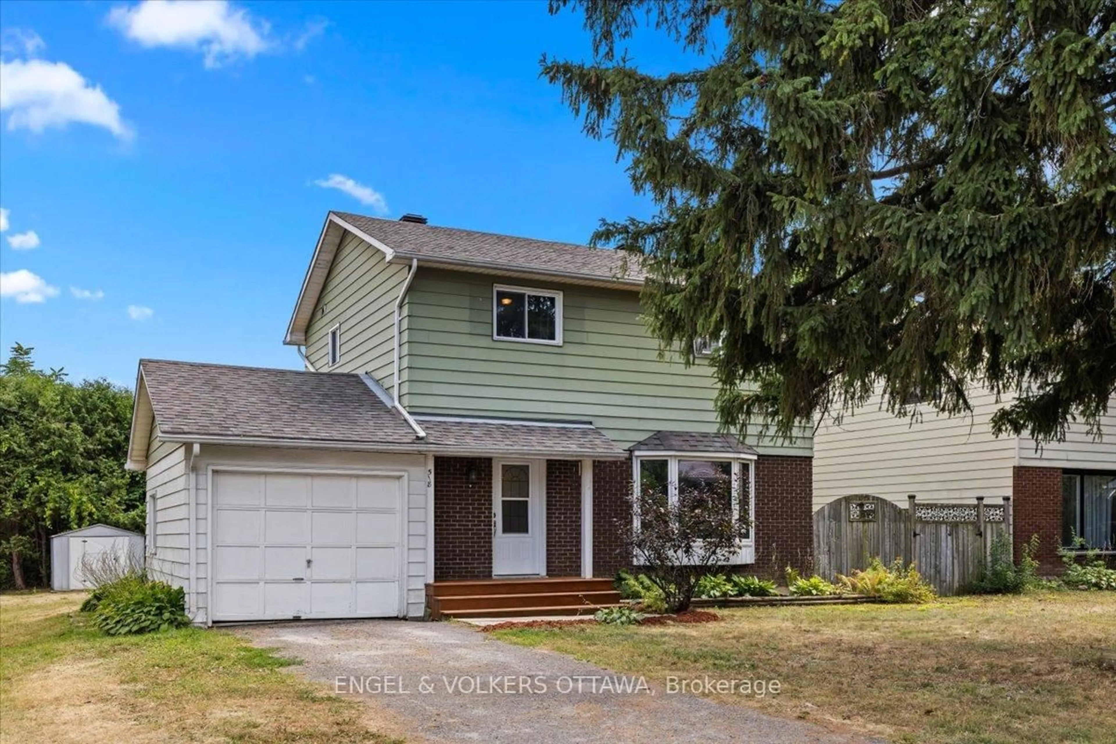 Home with vinyl exterior material, street for 518 Oxford St, North Grenville Ontario K0G 1J0