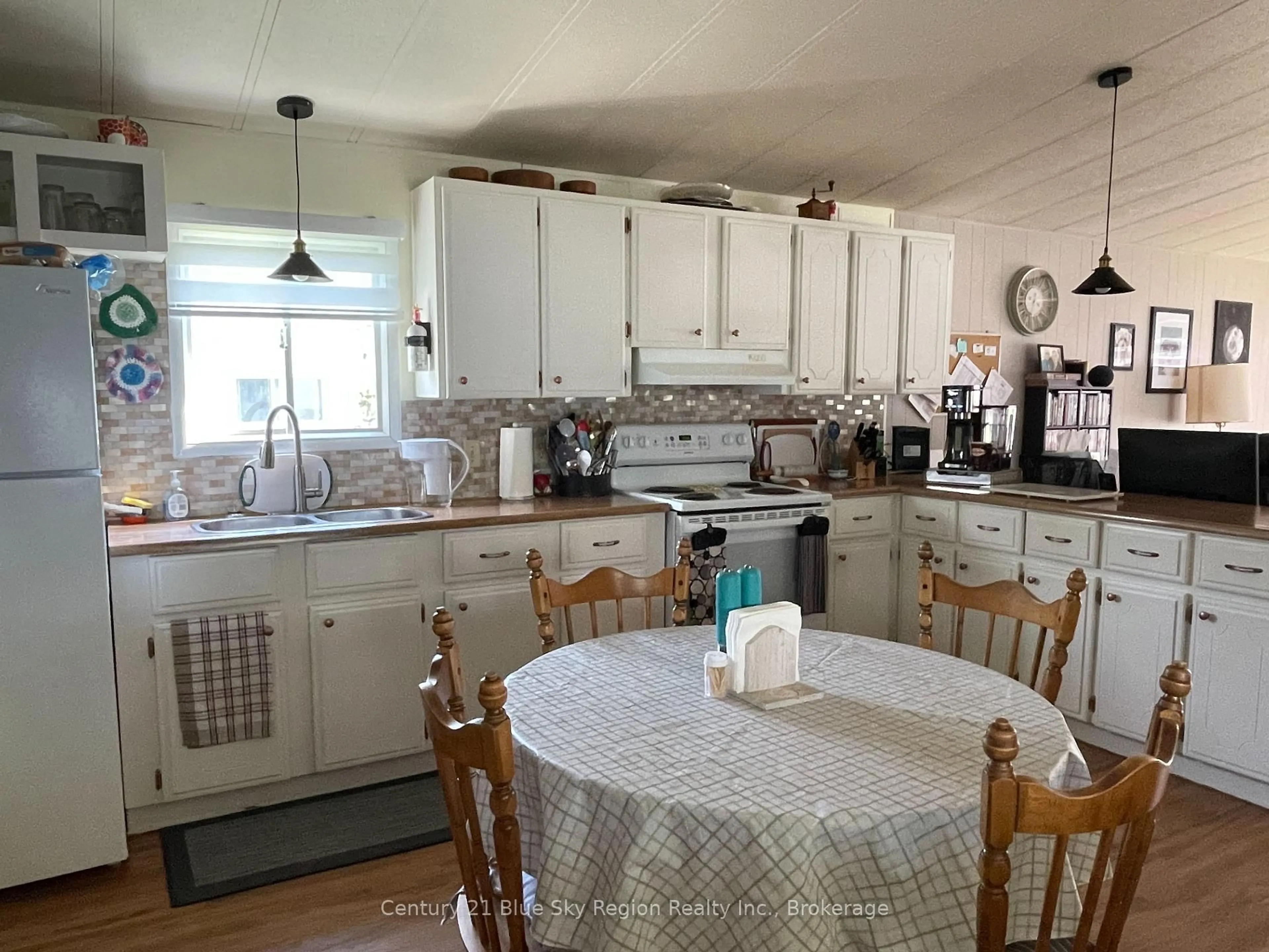 Standard kitchen, unknown for 395 RIVERBEND Rd #4, North Bay Ontario P1B 8Z4