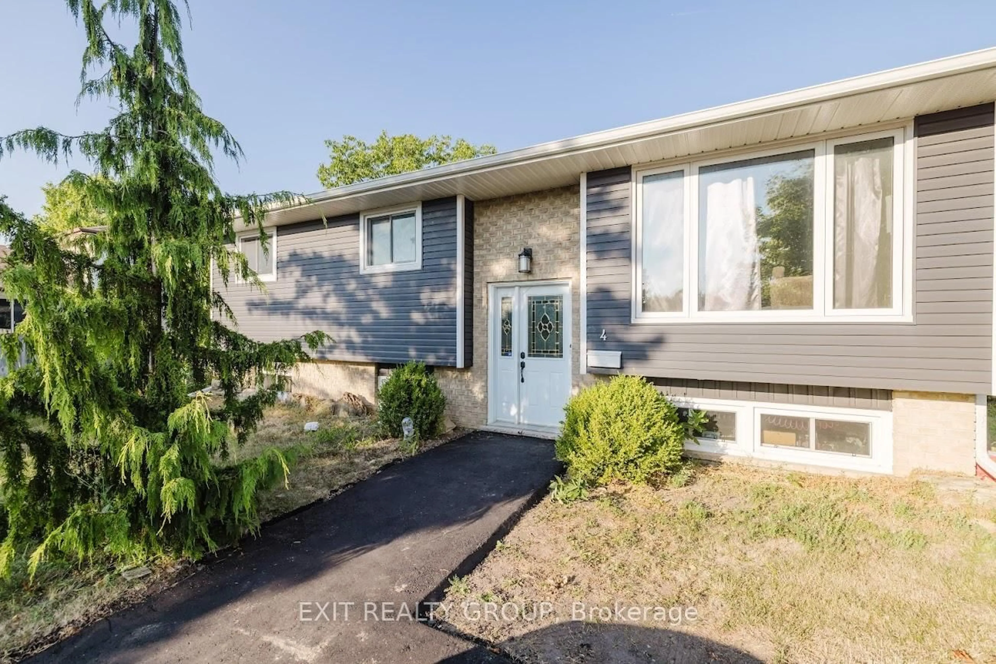 Home with vinyl exterior material, street for 4 Dixie Pl, Belleville Ontario K8P 5A9