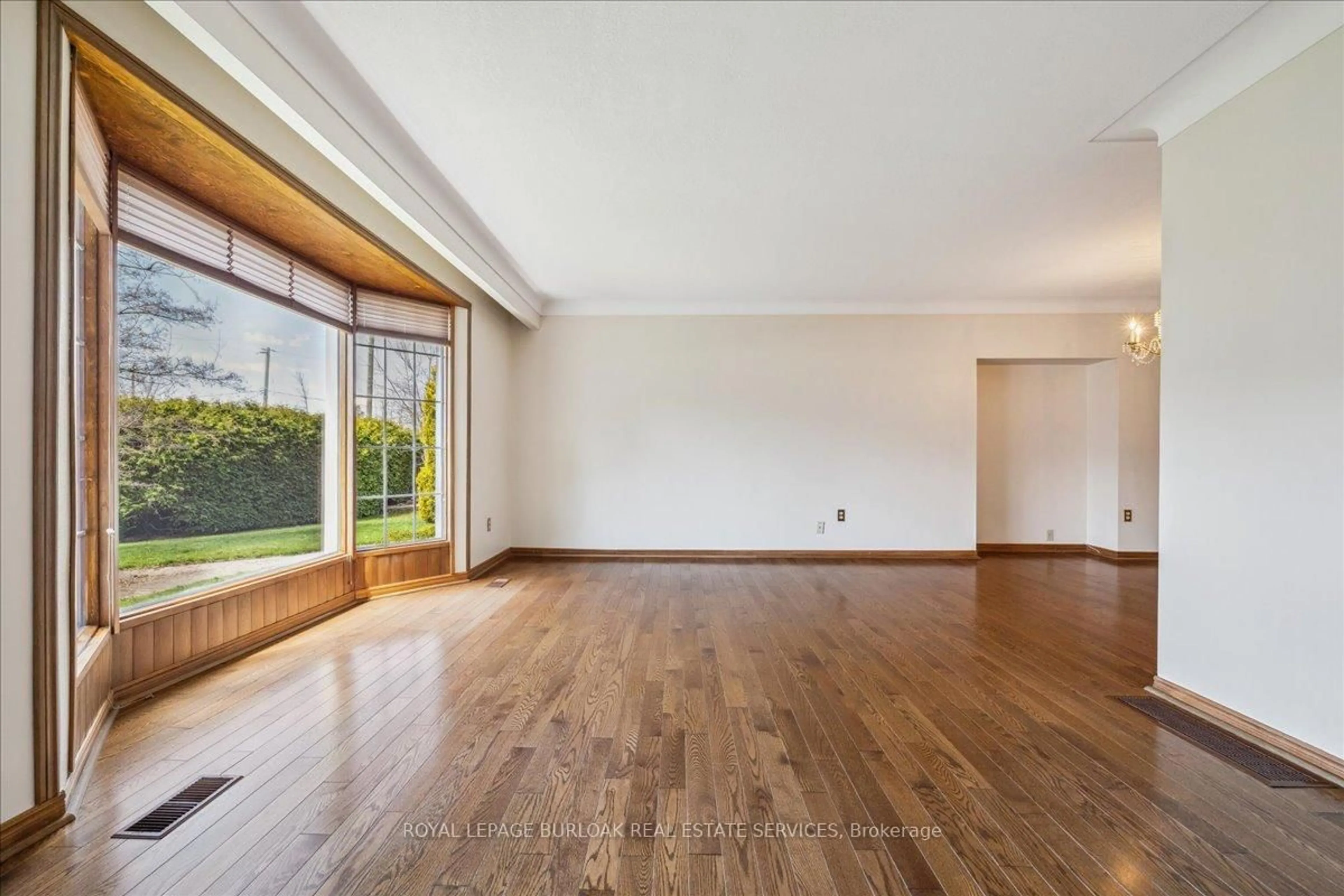 A pic of a room for 1 Westview Cres, Hamilton Ontario L8B 0E4