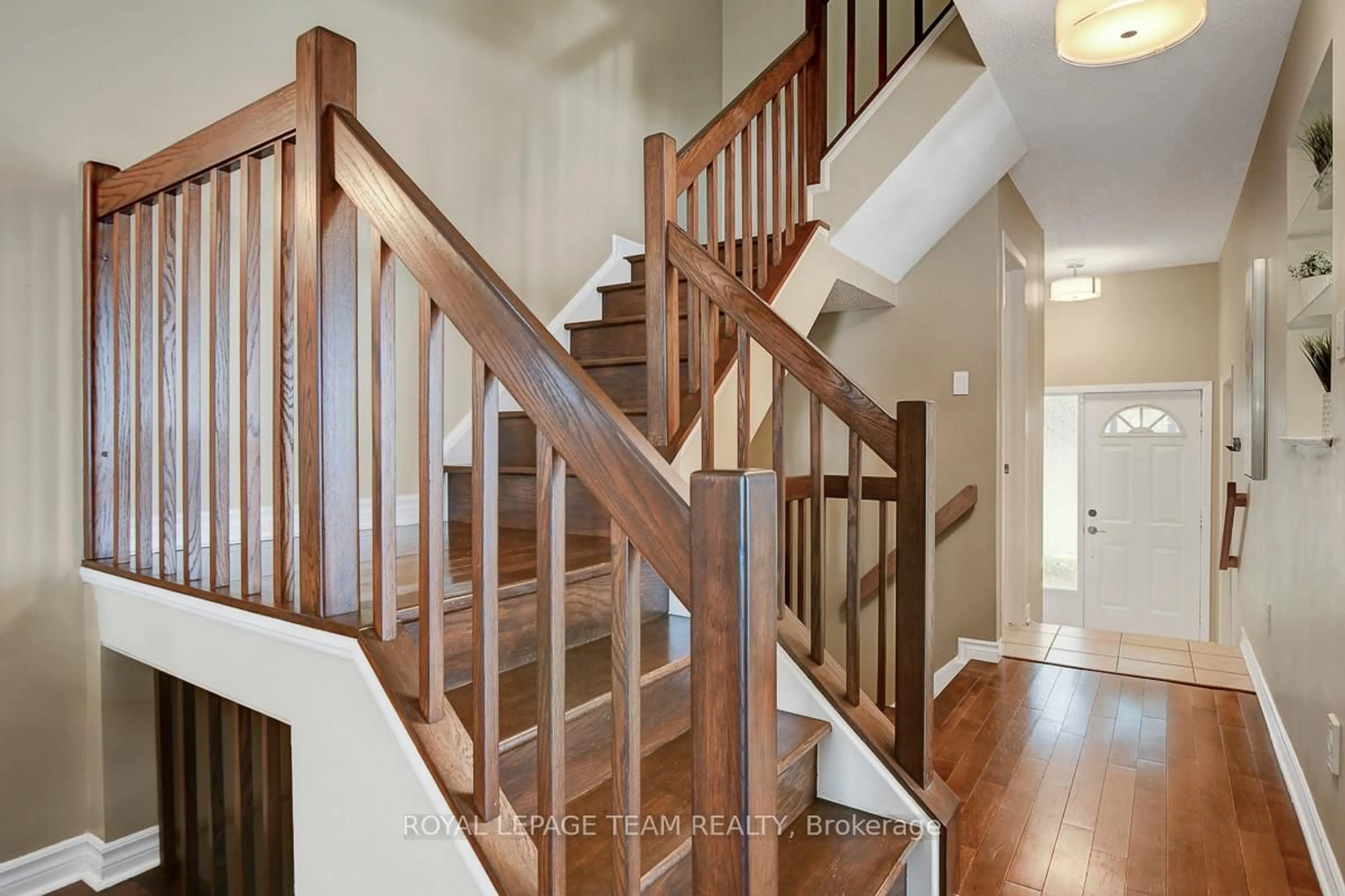 Stairs for 1471 Briarfield Cres, Orleans Ontario K4A 3G6