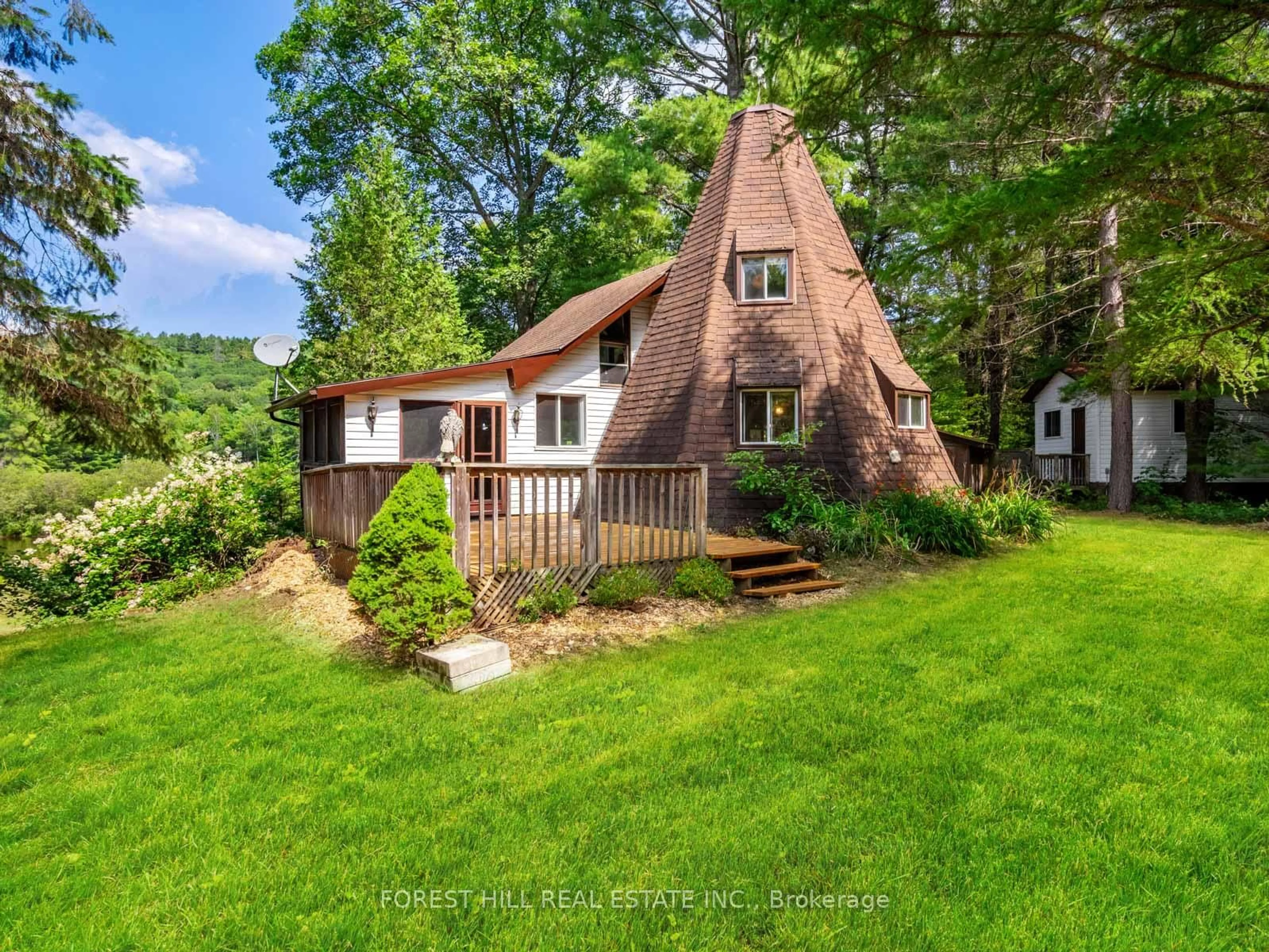 A pic from outside/outdoor area/front of a property/back of a property/a pic from drone, unknown for 1128 Big Hawk Lake Rd, Algonquin Highlands Ontario K0M 1S0