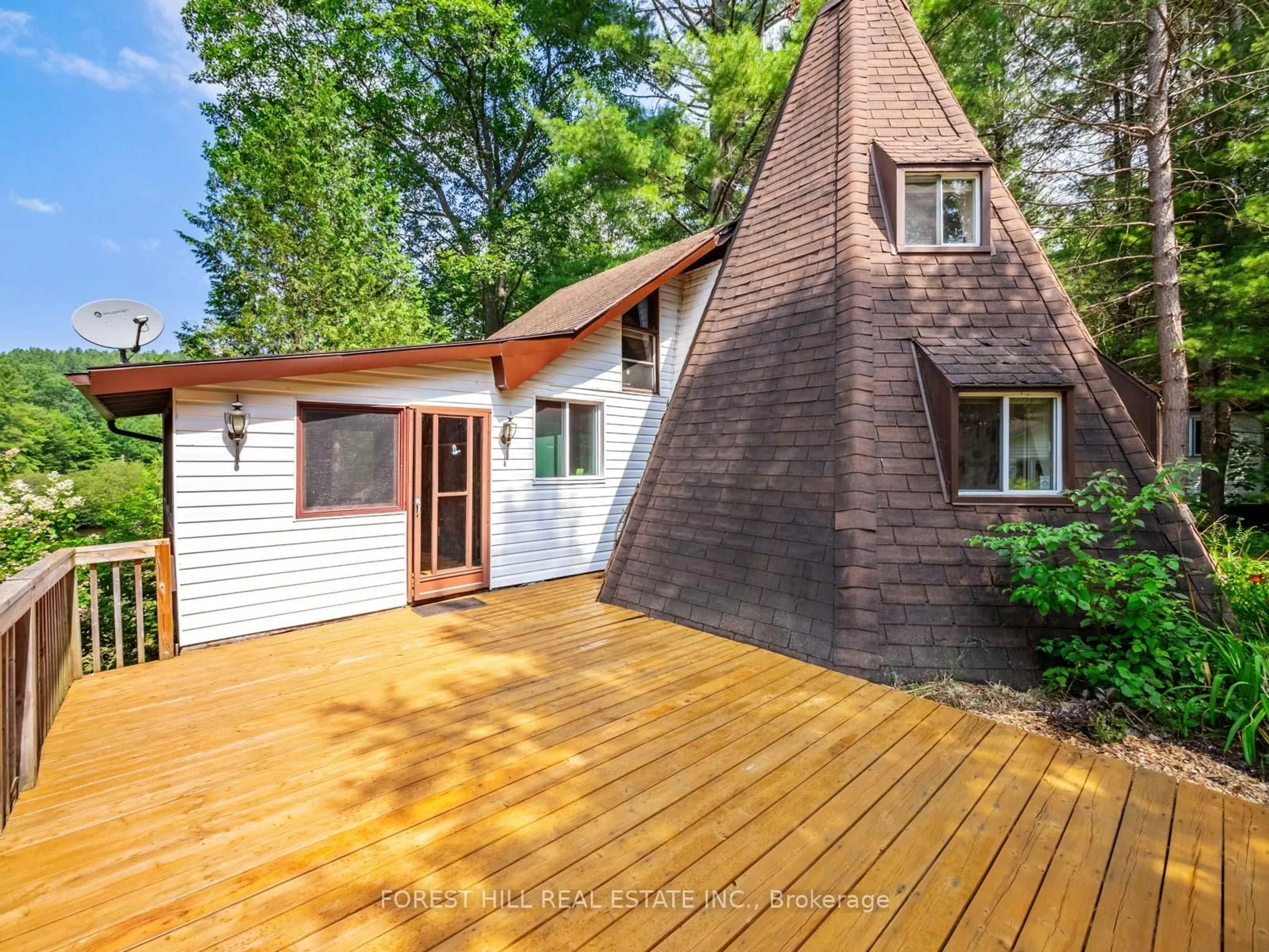A pic from outside/outdoor area/front of a property/back of a property/a pic from drone, unknown for 1128 Big Hawk Lake Rd, Algonquin Highlands Ontario K0M 1S0