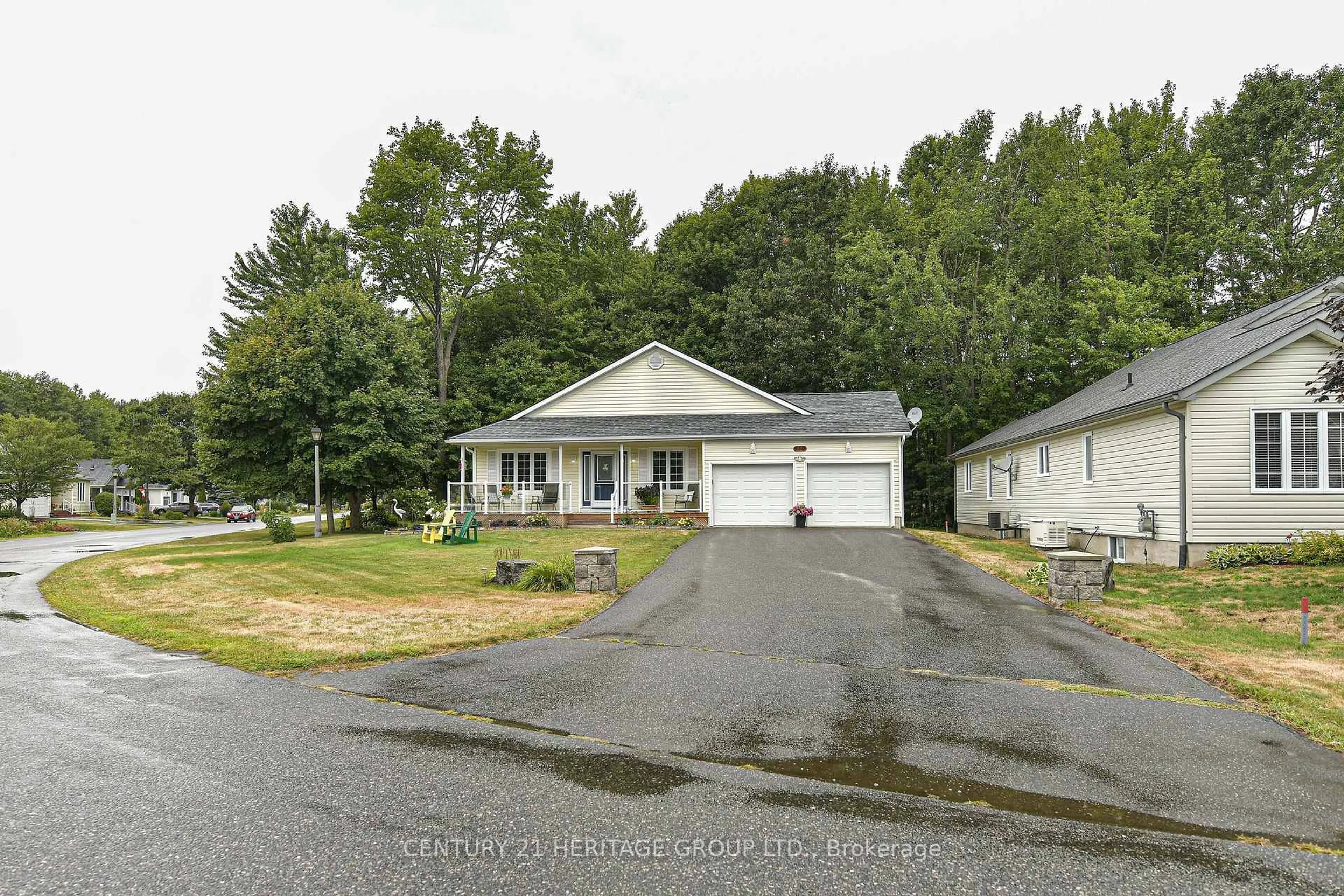 A pic from outside/outdoor area/front of a property/back of a property/a pic from drone, unknown for 130 Hedgewood Lane, Gravenhurst Ontario P1P 1Z4