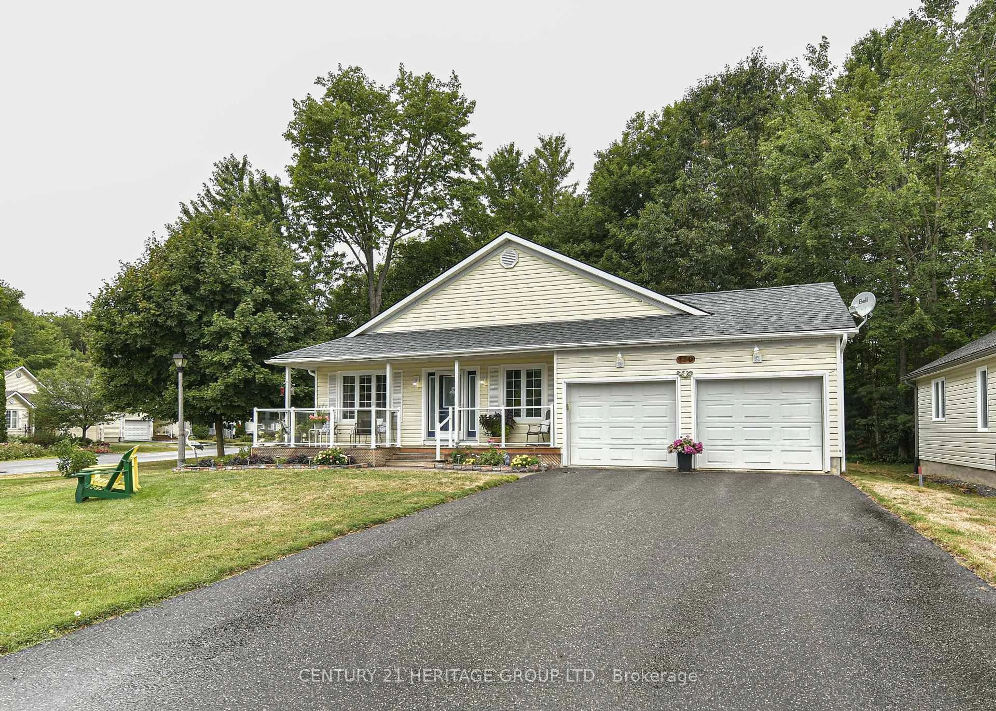 A pic from outside/outdoor area/front of a property/back of a property/a pic from drone, street for 130 Hedgewood Lane, Gravenhurst Ontario P1P 1Z4