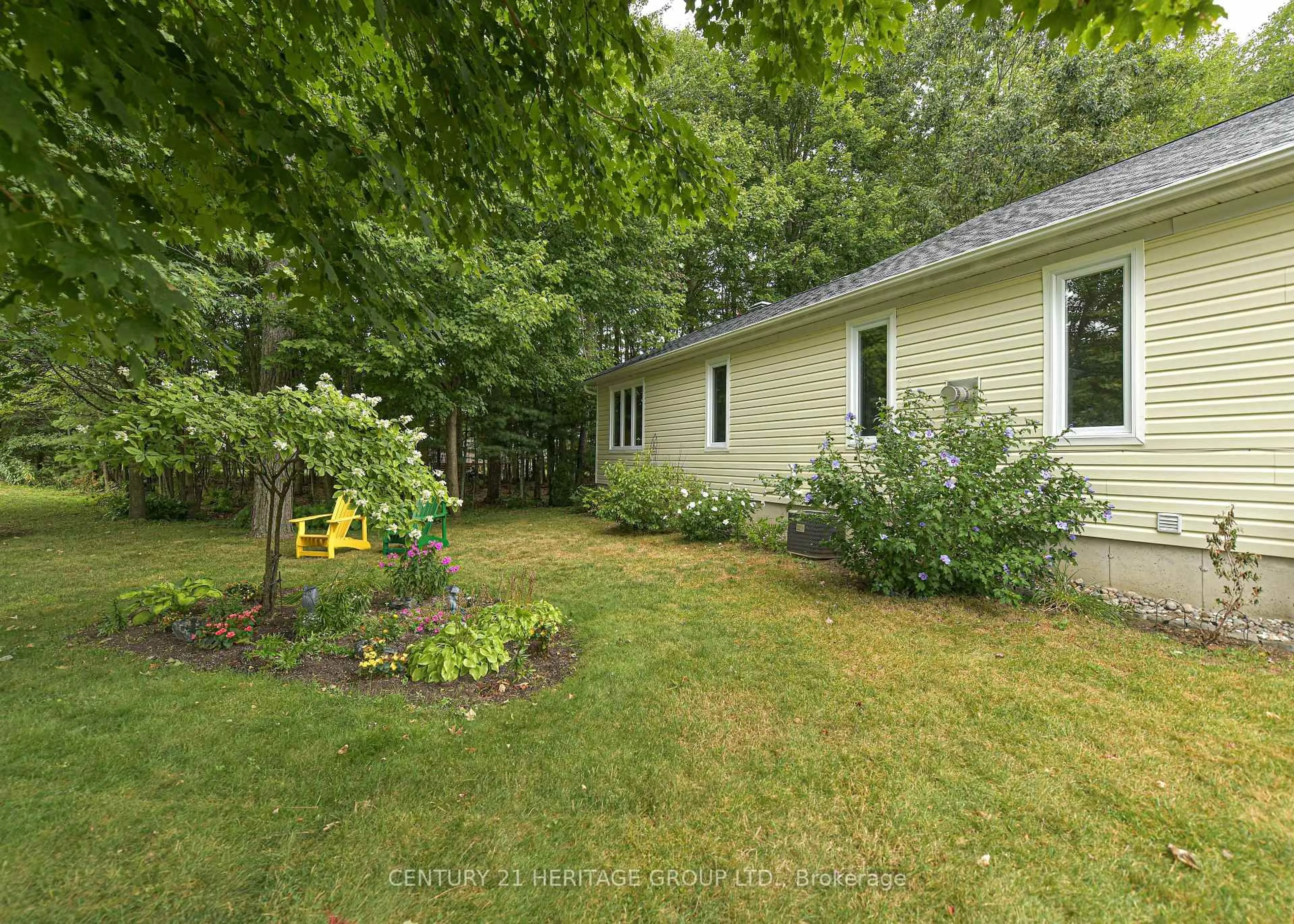 A pic from outside/outdoor area/front of a property/back of a property/a pic from drone, forest/trees view for 130 Hedgewood Lane, Gravenhurst Ontario P1P 1Z4