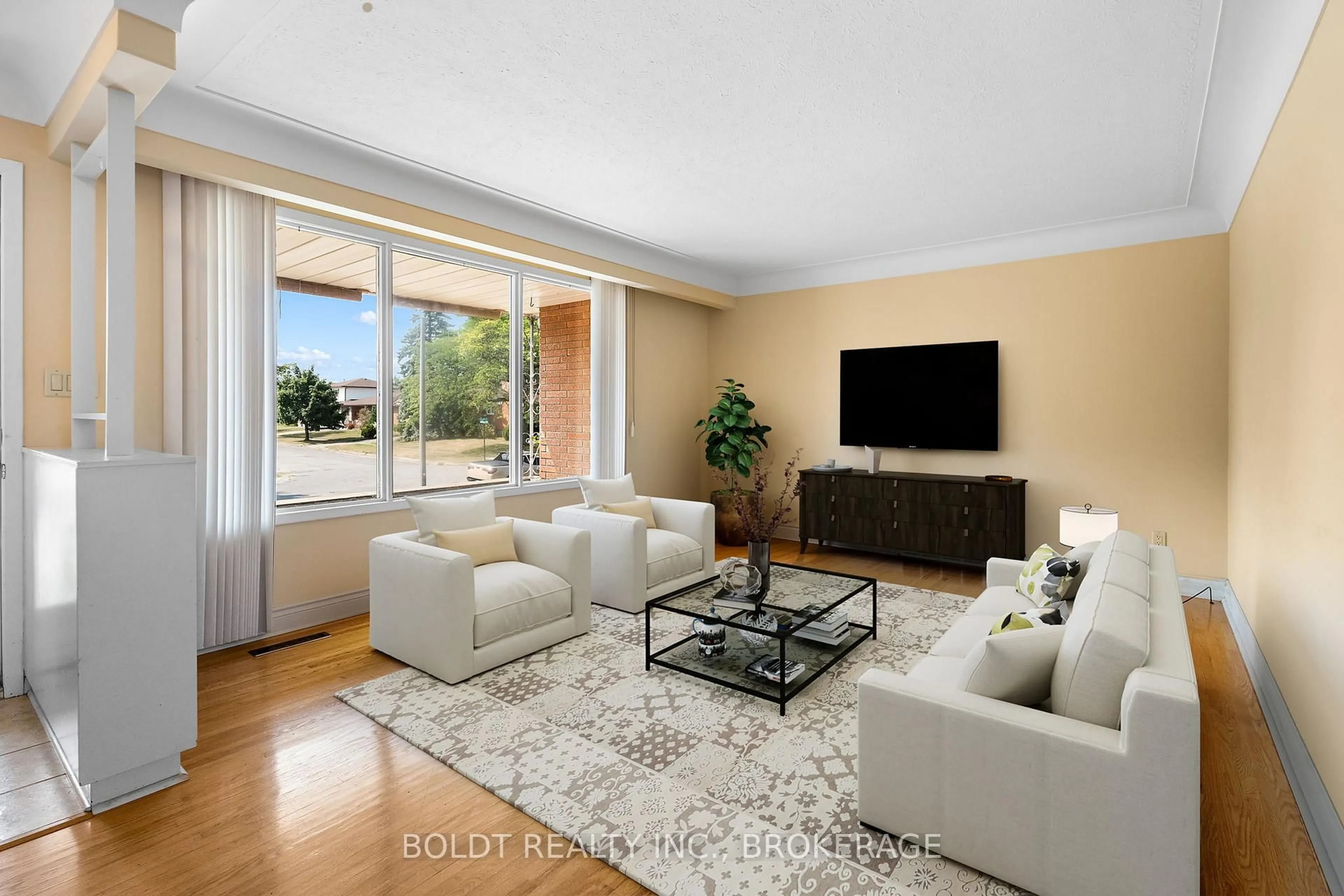 Living room with furniture, unknown for 7 Eastdale Cres, Welland Ontario L3B 1E6