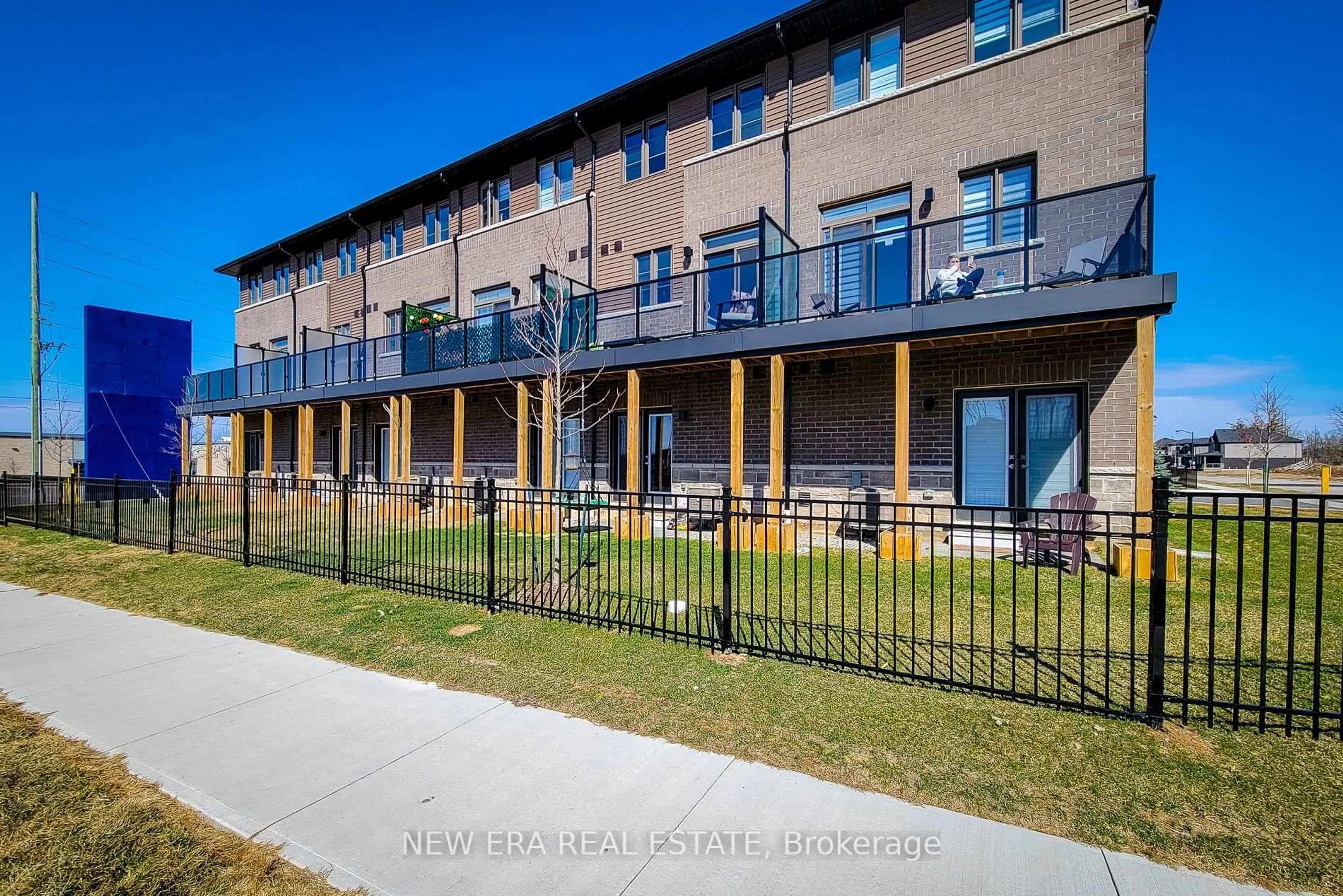 Patio, building for 120 Court Dr #60, Brant Ontario N3L 0N2