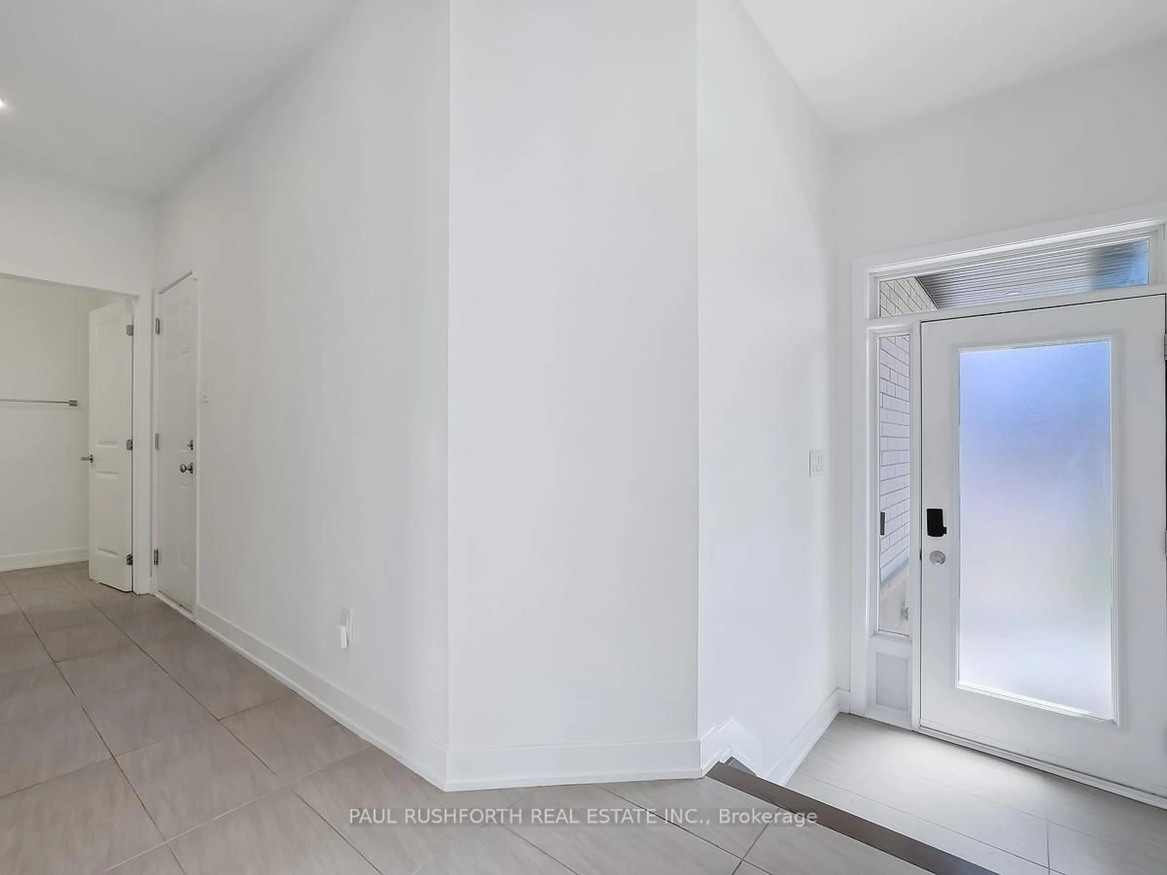 Indoor entryway for 21 Mendoza Way, Ottawa Ontario K2S 2S6
