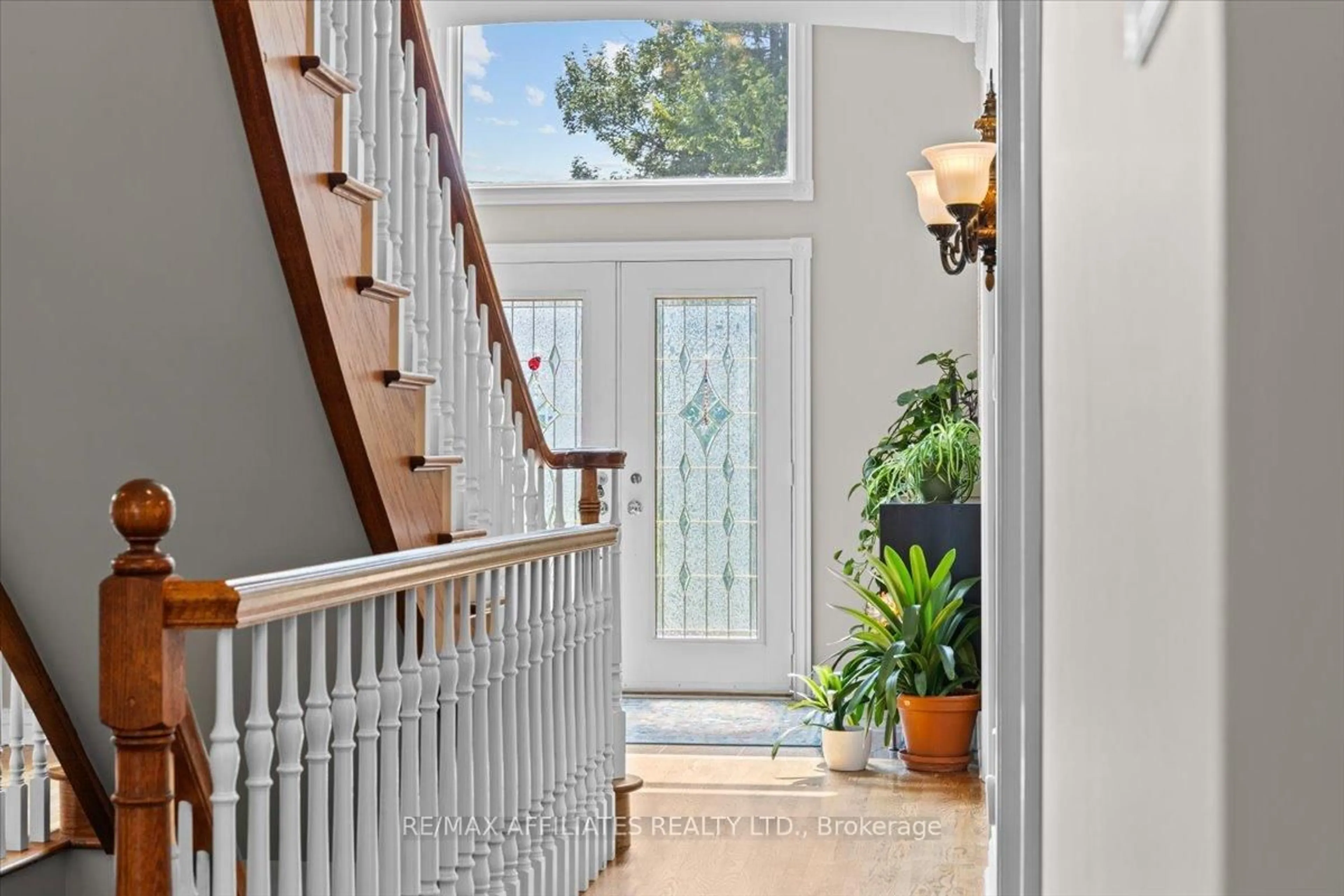 Indoor entryway for 1145 Snow St, Ottawa Ontario K1J 7R5