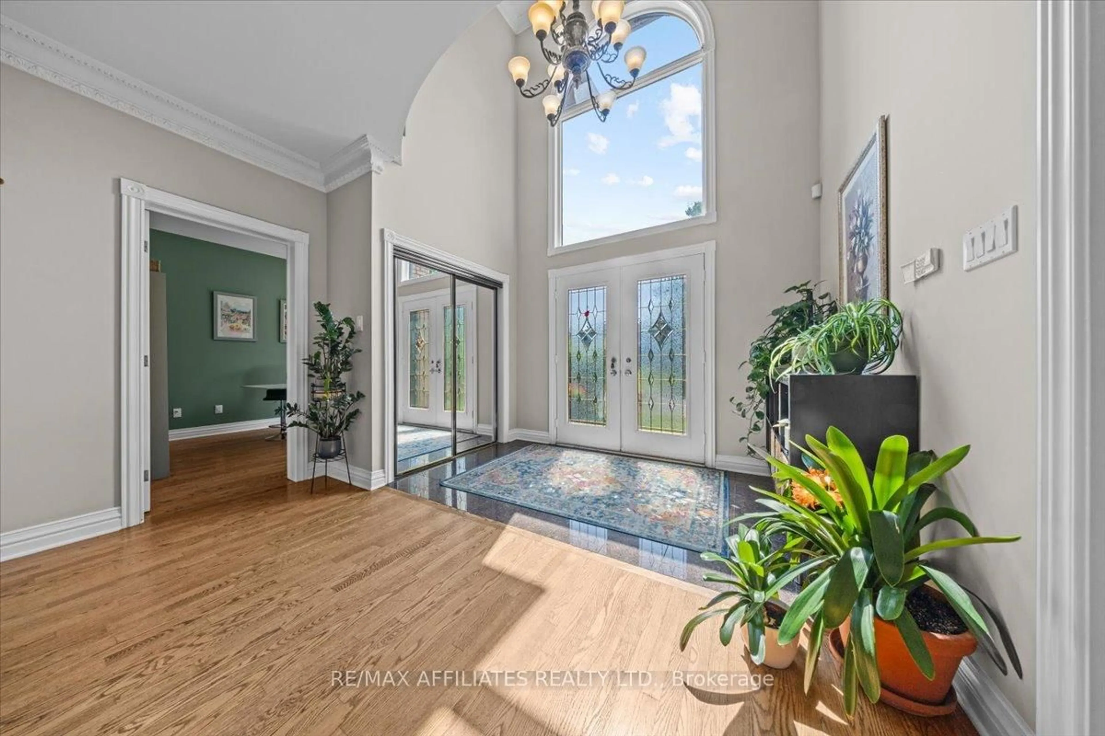 Indoor foyer for 1145 Snow St, Ottawa Ontario K1J 7R5
