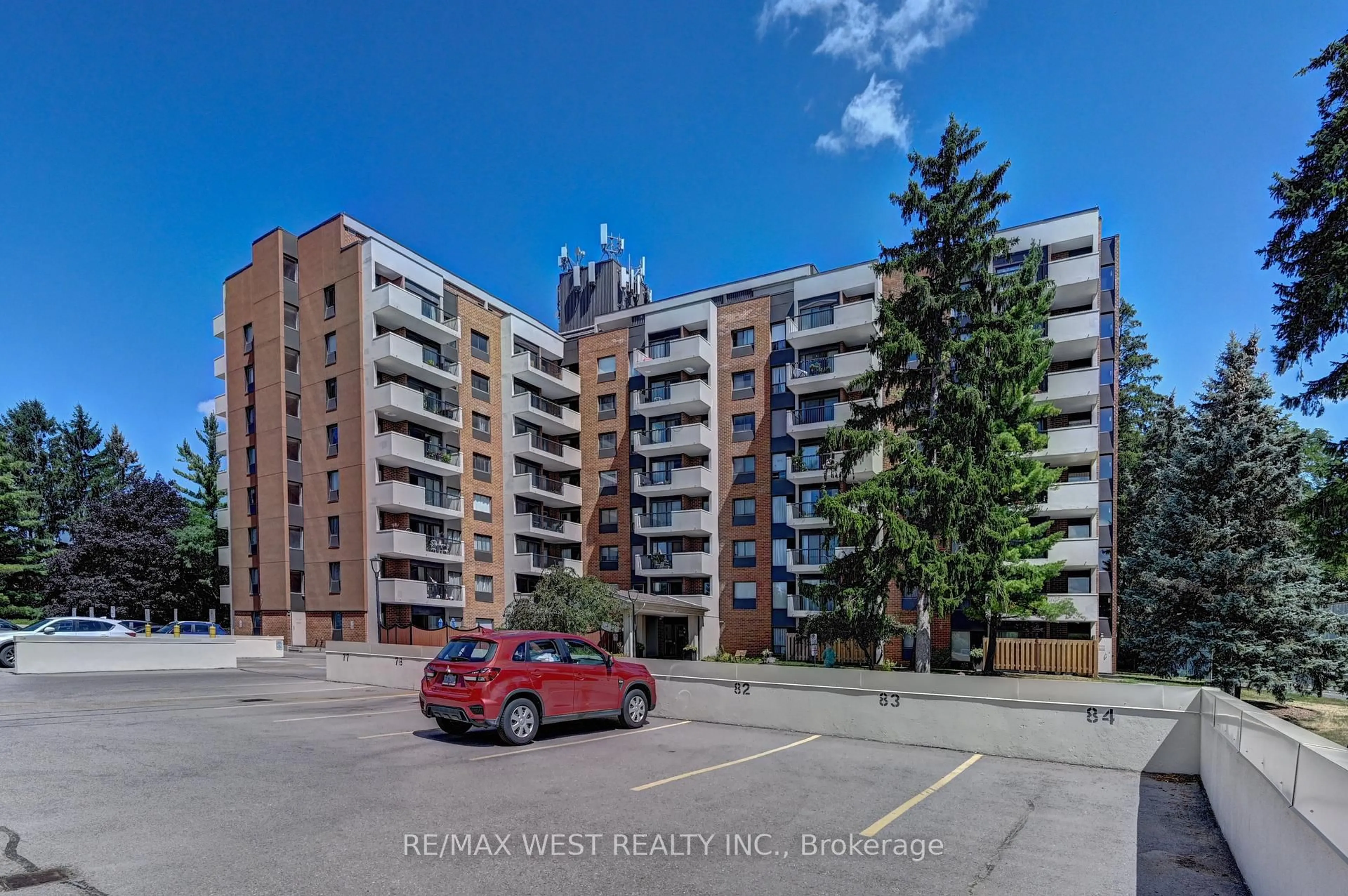 A pic from outside/outdoor area/front of a property/back of a property/a pic from drone, street for 260 Sheldon Ave #705, Kitchener Ontario N2H 6P2