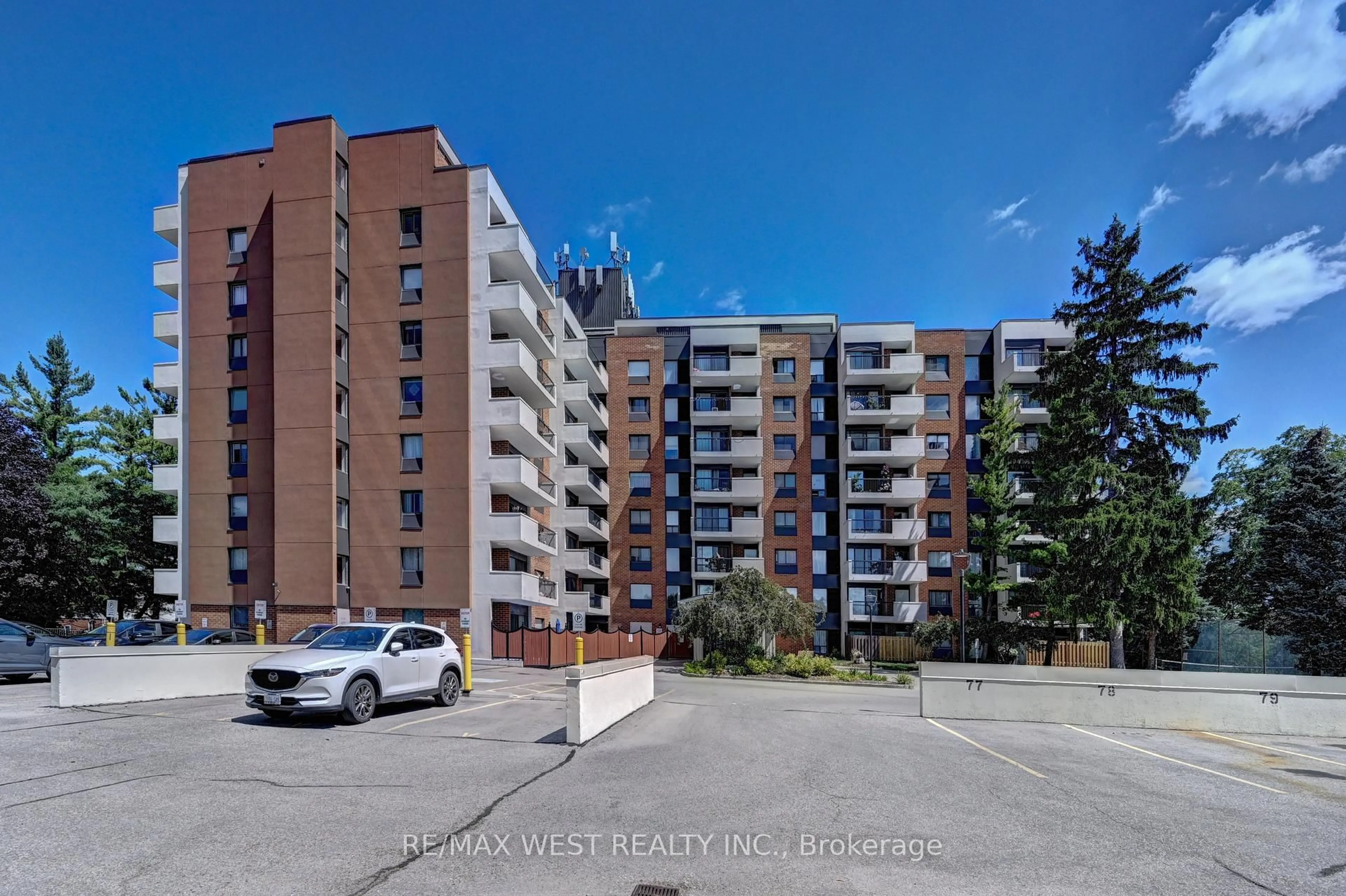 A pic from outside/outdoor area/front of a property/back of a property/a pic from drone, street for 260 Sheldon Ave #705, Kitchener Ontario N2H 6P2