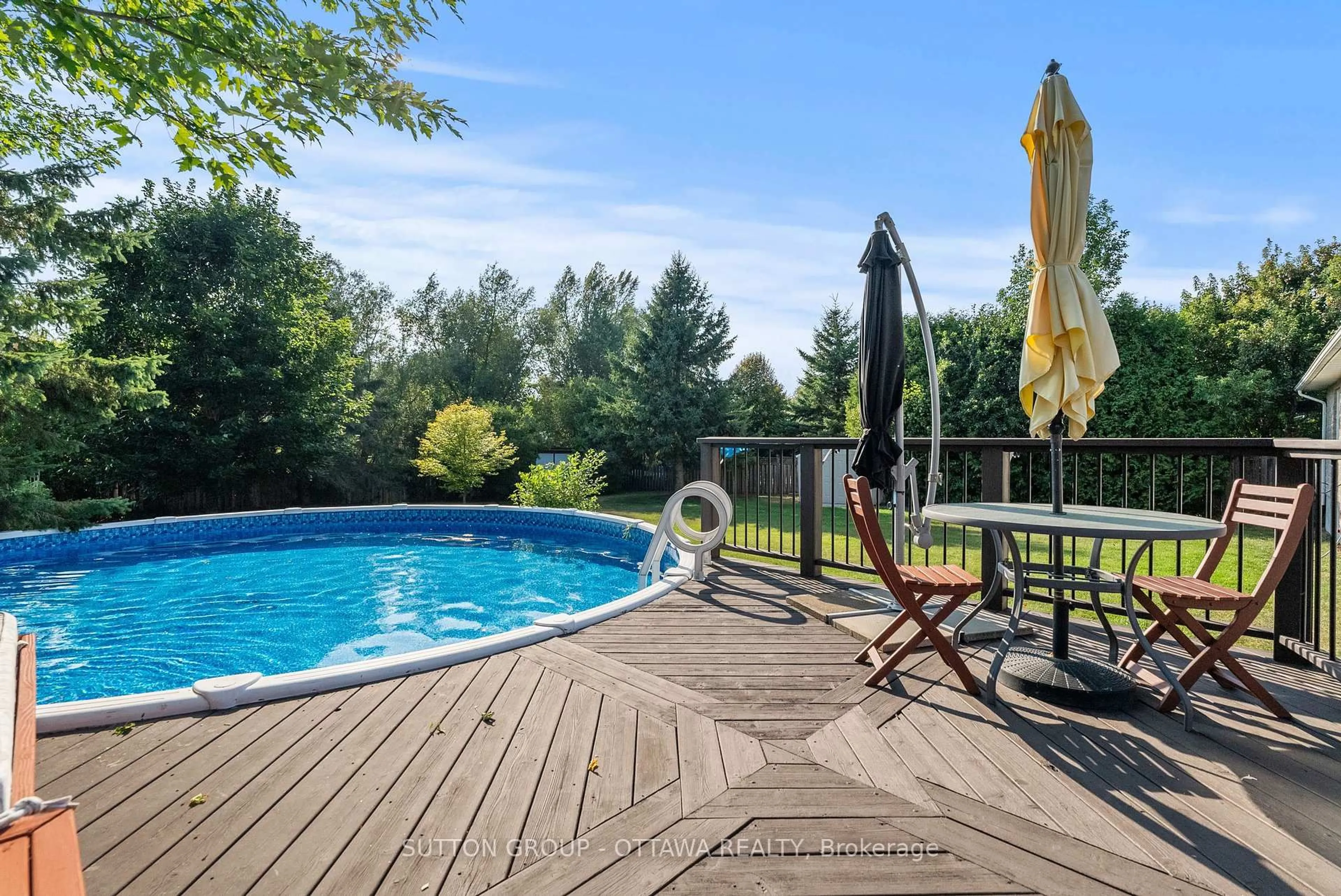 Pool for 1528 Back Place Ave, Ottawa Ontario K4P 1R3