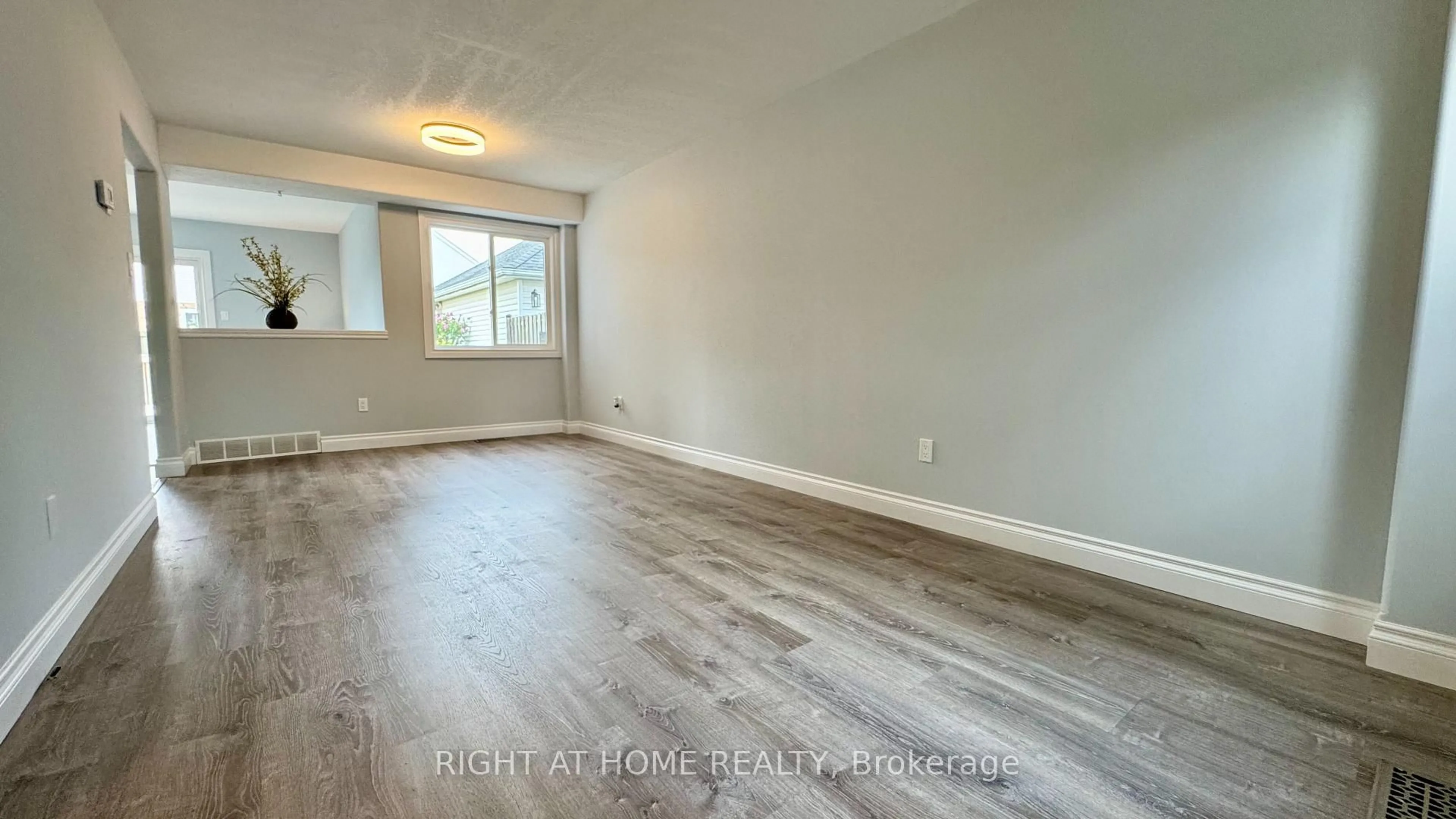 A pic of a room for 19 Windflower Dr, Kitchener Ontario N2E 3L3