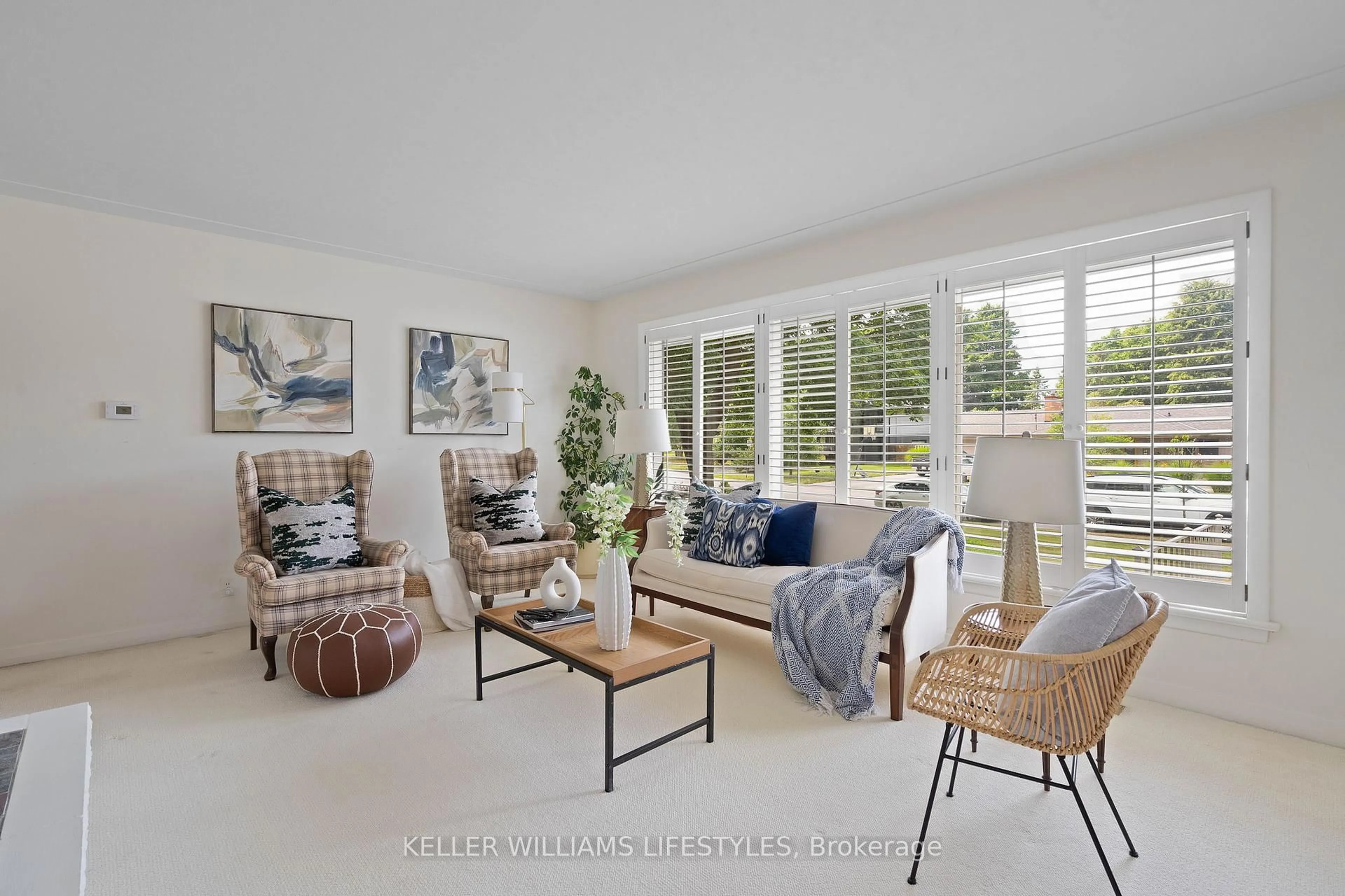 Living room with furniture, unknown for 37 Bloomfield Dr, London North Ontario N6G 1P2