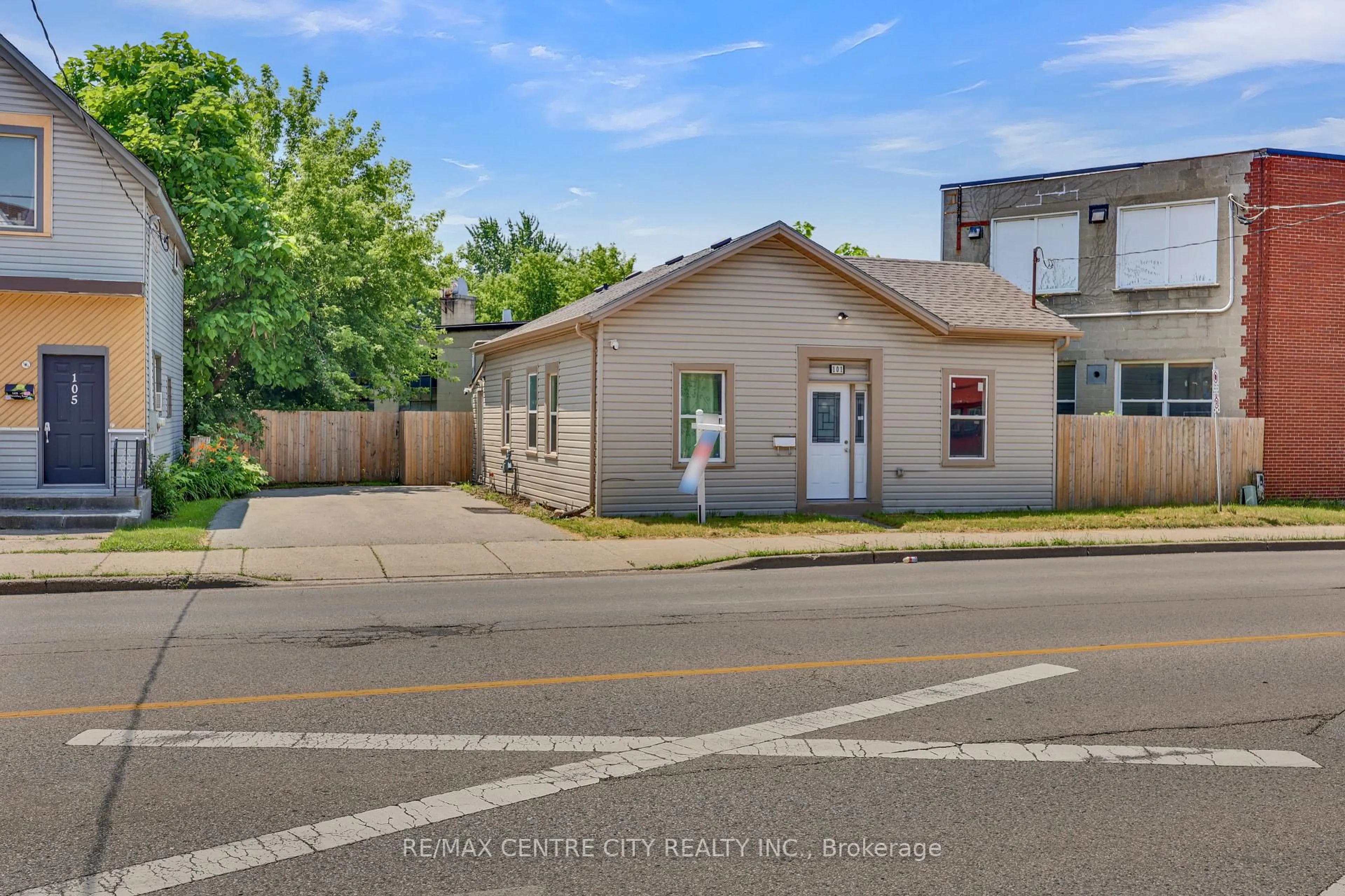 A pic from outside/outdoor area/front of a property/back of a property/a pic from drone, street for 101 Hamilton Rd, London East Ontario N6B 1N2