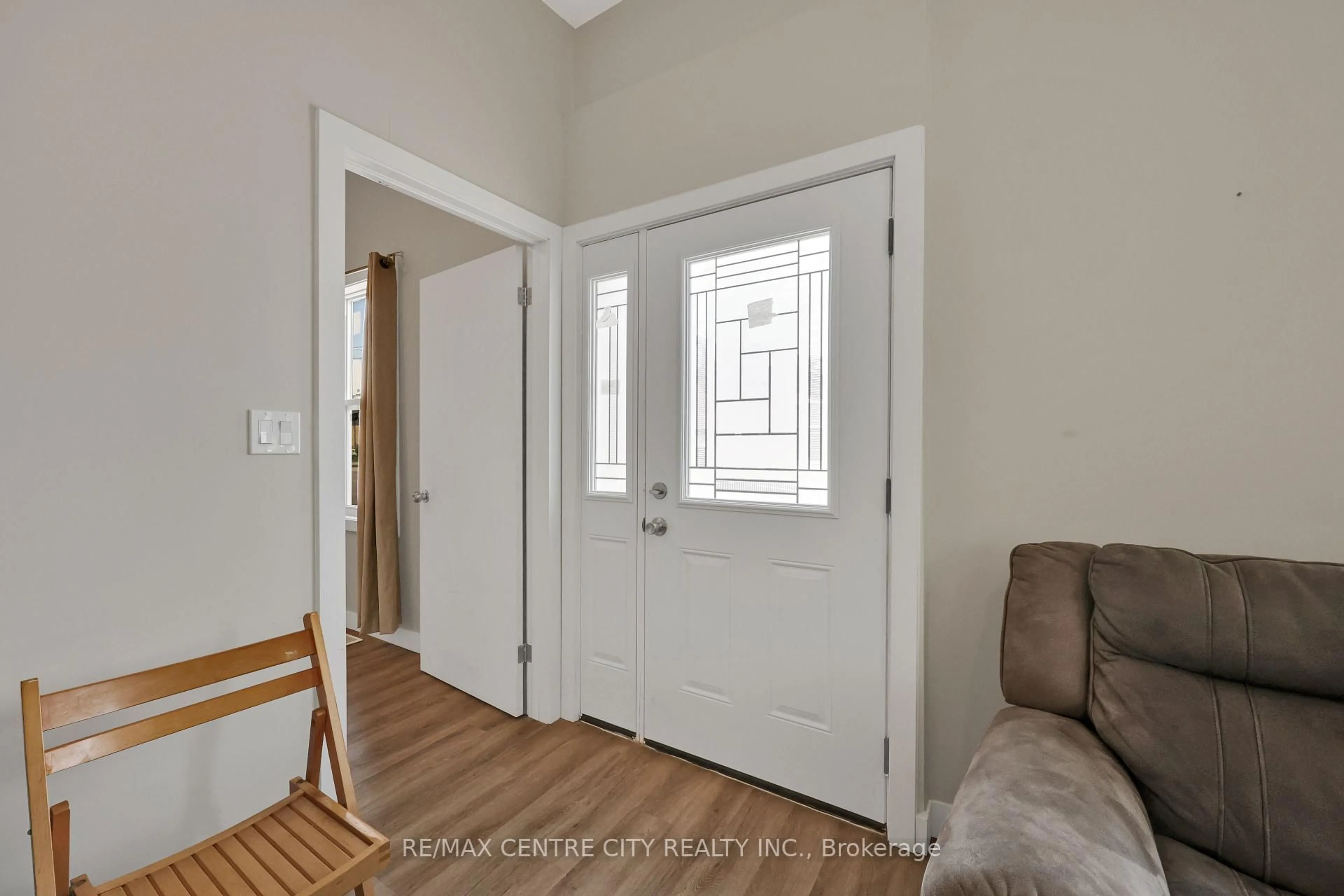 Indoor entryway for 101 Hamilton Rd, London East Ontario N6B 1N2