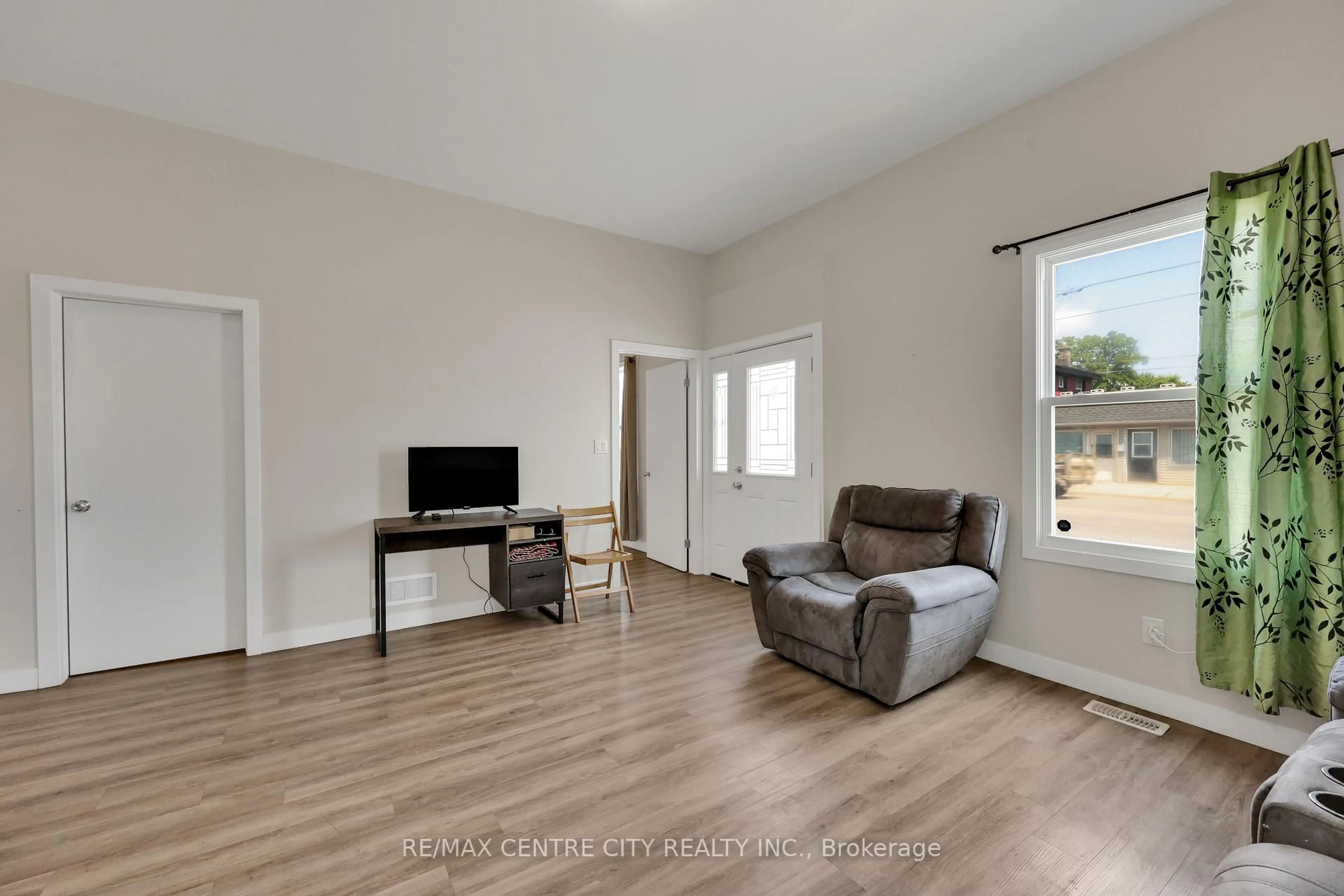 Living room with furniture, unknown for 101 Hamilton Rd, London East Ontario N6B 1N2