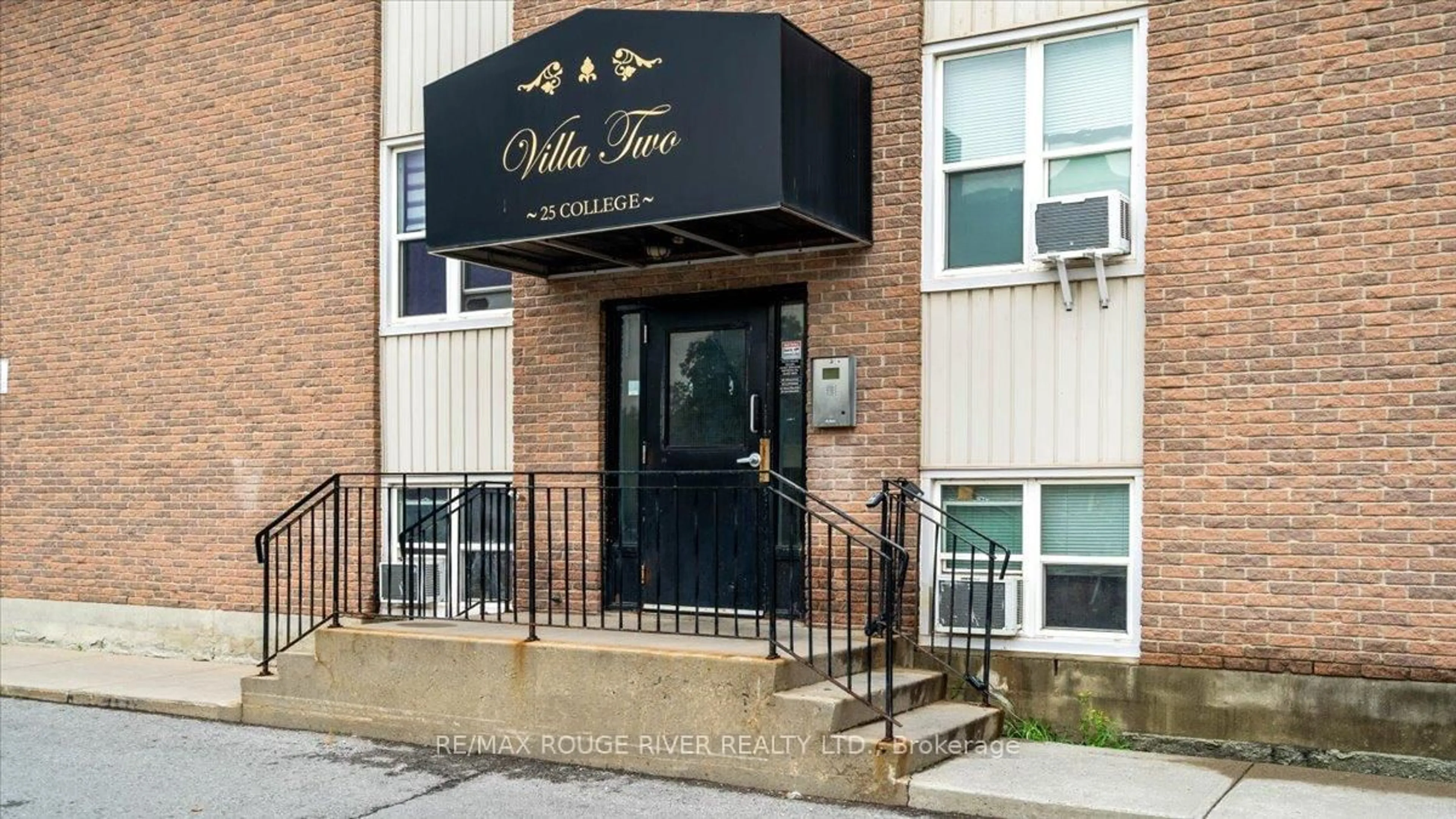 Indoor foyer for 25 College St #205, Belleville Ontario K8P 2E3