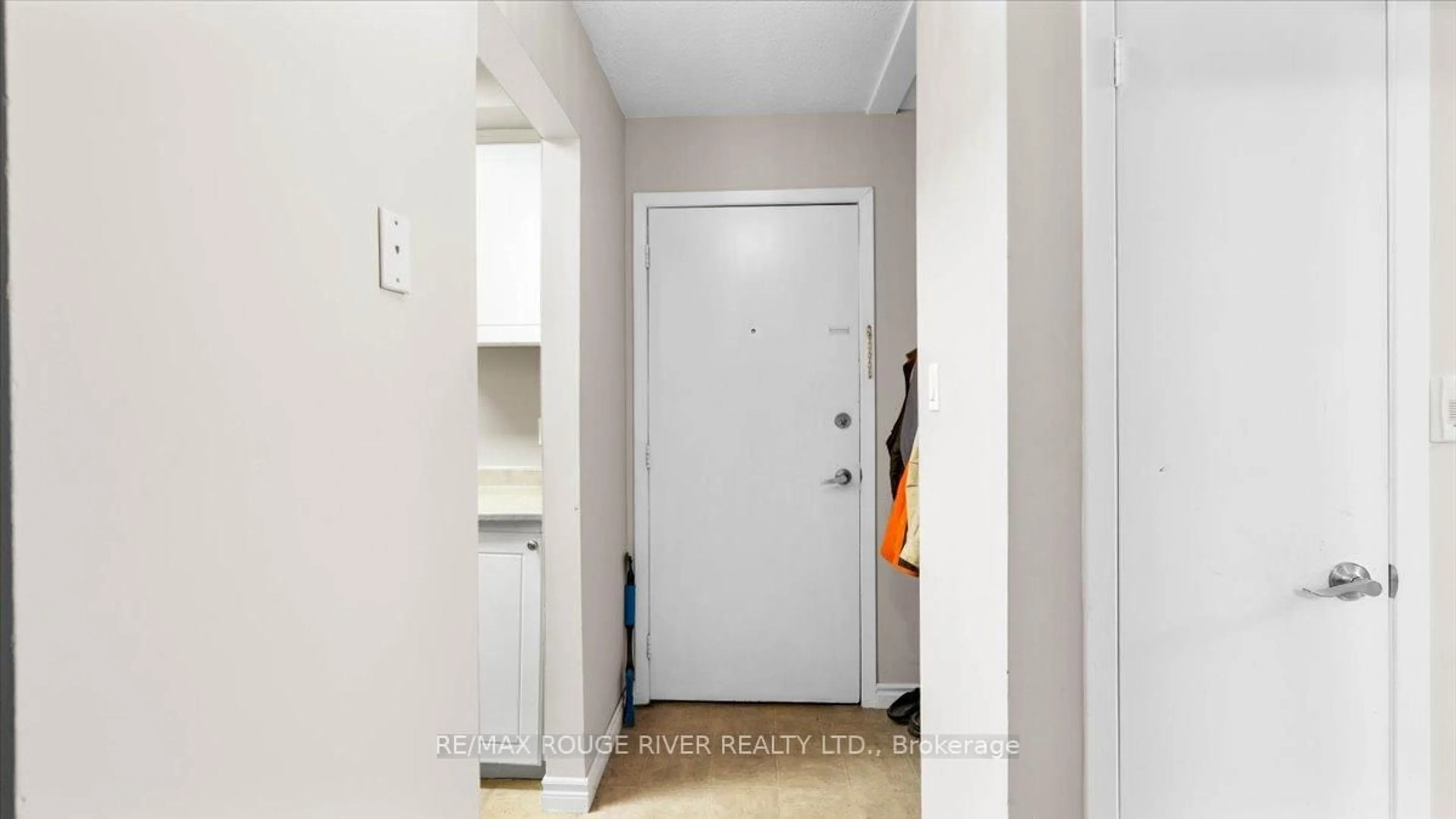 Indoor entryway for 25 College St #205, Belleville Ontario K8P 2E3