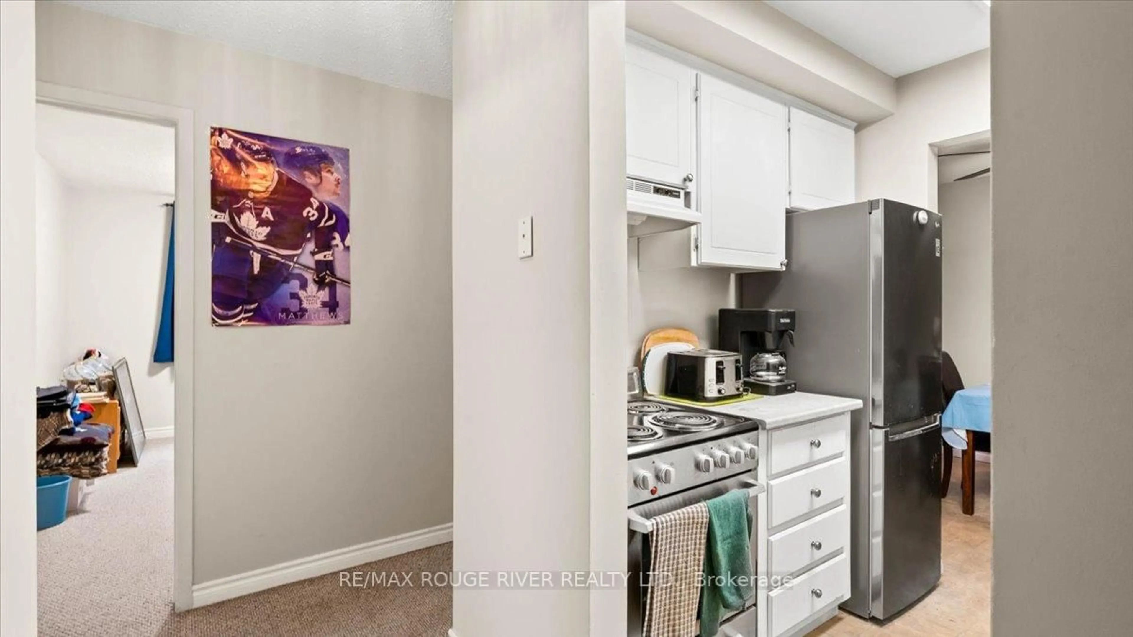 Standard kitchen, unknown for 25 College St #205, Belleville Ontario K8P 2E3