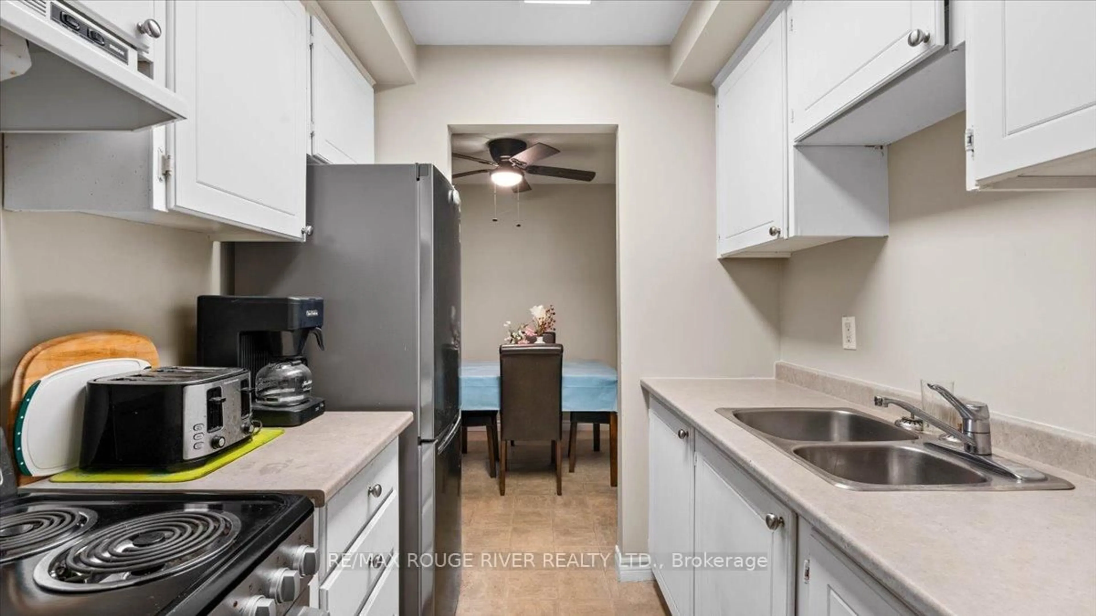 Standard kitchen, unknown for 25 College St #205, Belleville Ontario K8P 2E3