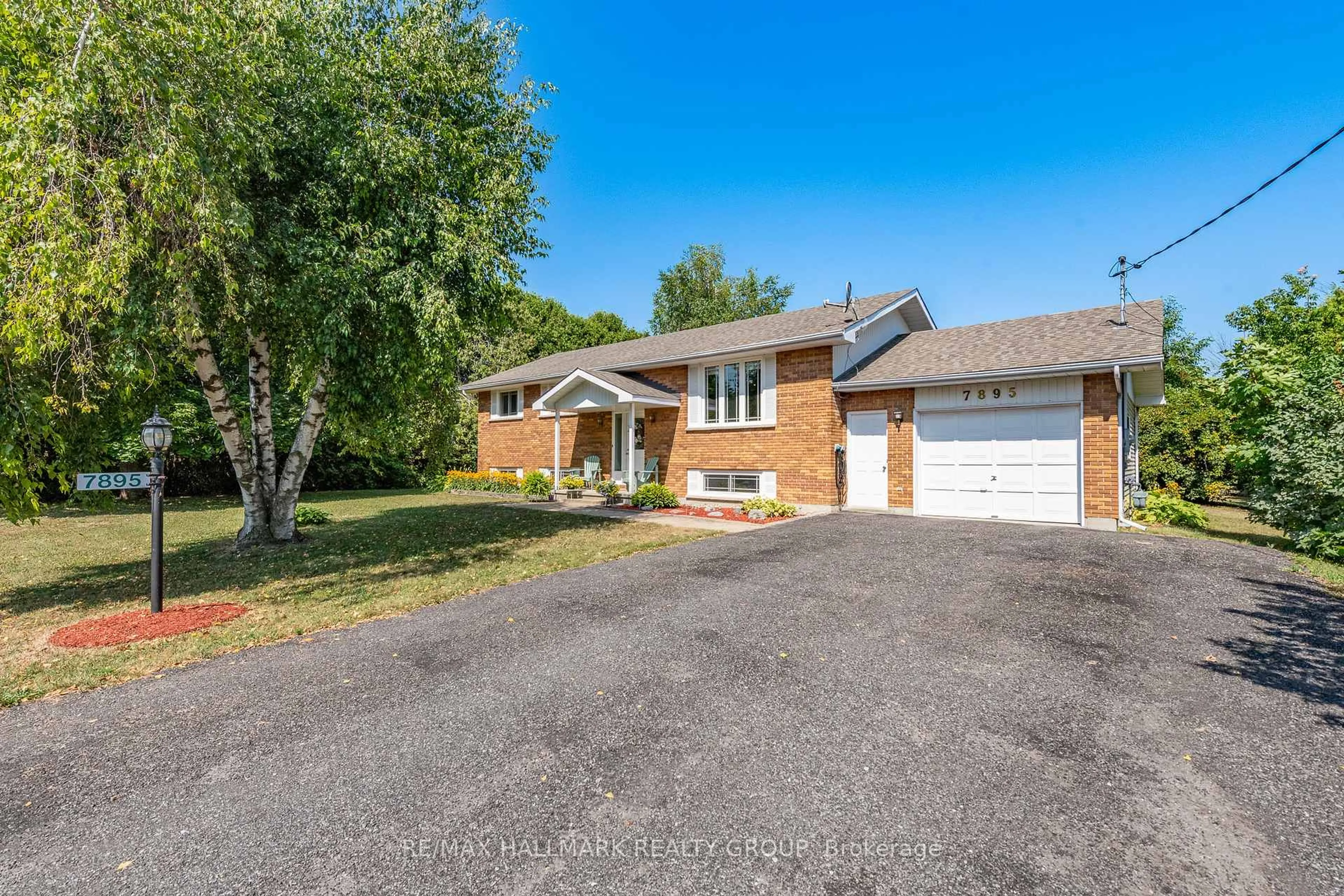 Unknown for 7895 Popham St, Vernon Ontario K0A 3J0