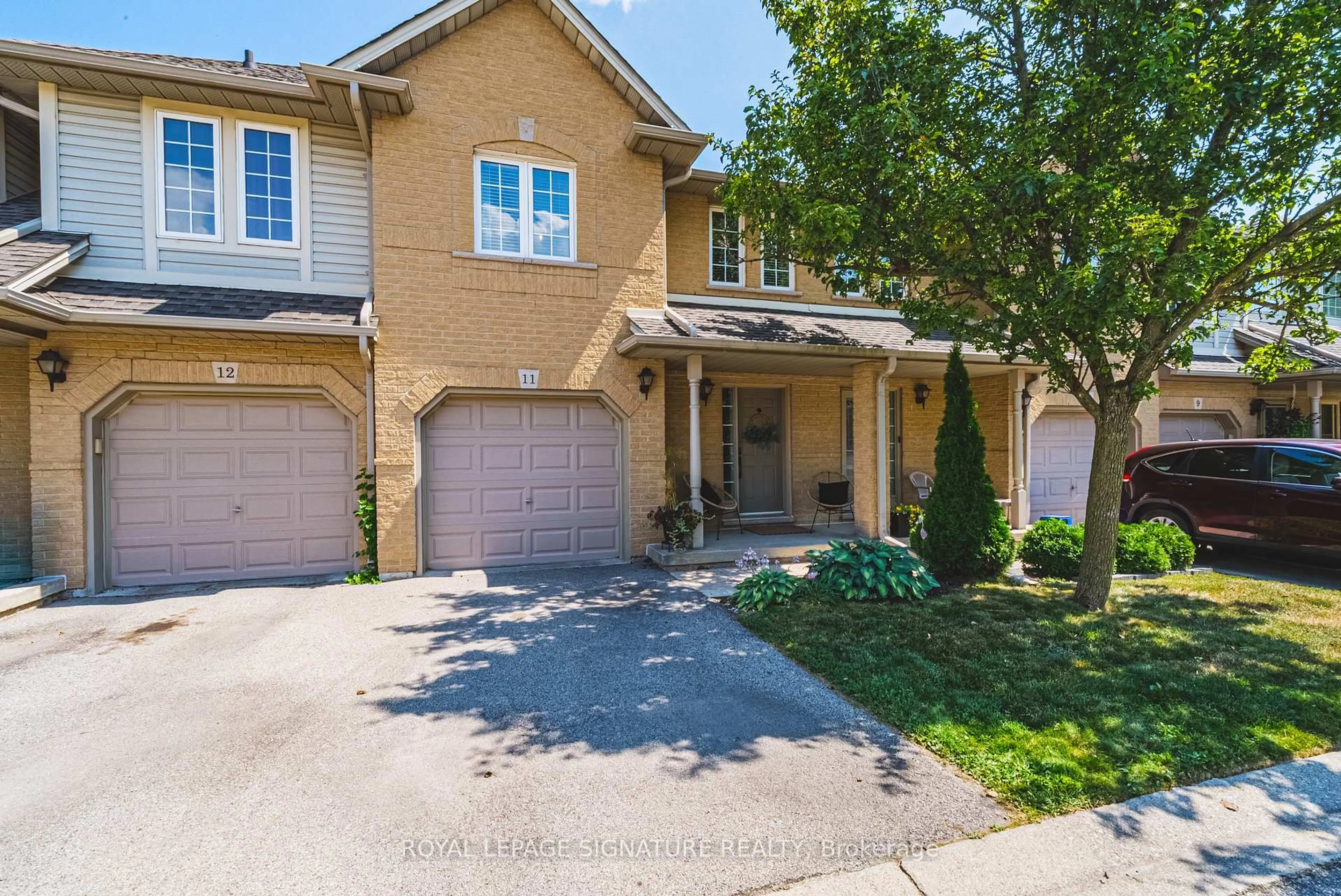 Home with brick exterior material, street for 819 Upper Paradise Rd #11, Hamilton Ontario L9C 5R1