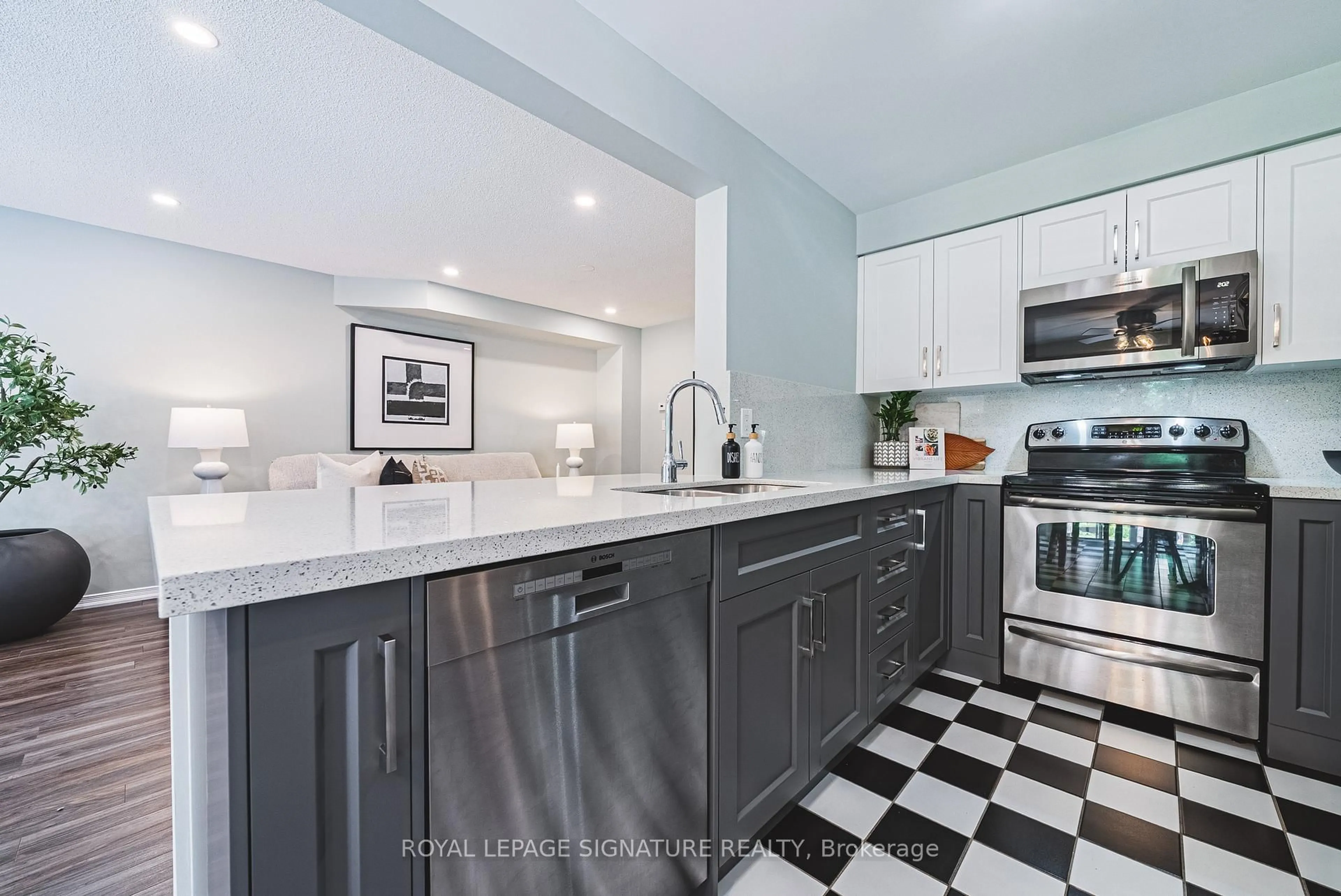 Open concept kitchen, ceramic/tile floor for 819 Upper Paradise Rd #11, Hamilton Ontario L9C 5R1