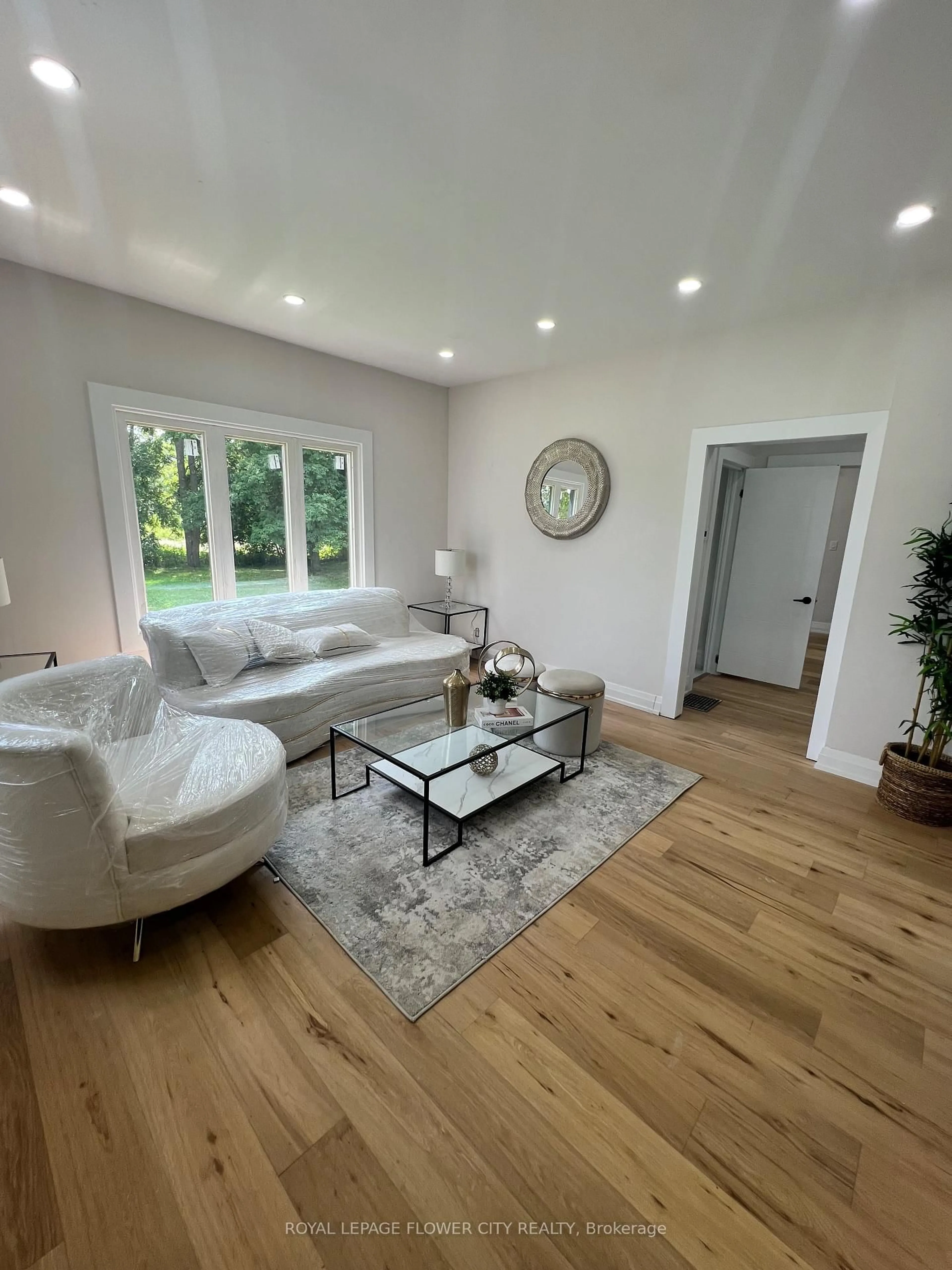 Living room with furniture, wood/laminate floor for 4509 White Oak Rd, London South Ontario N6E 3Y9
