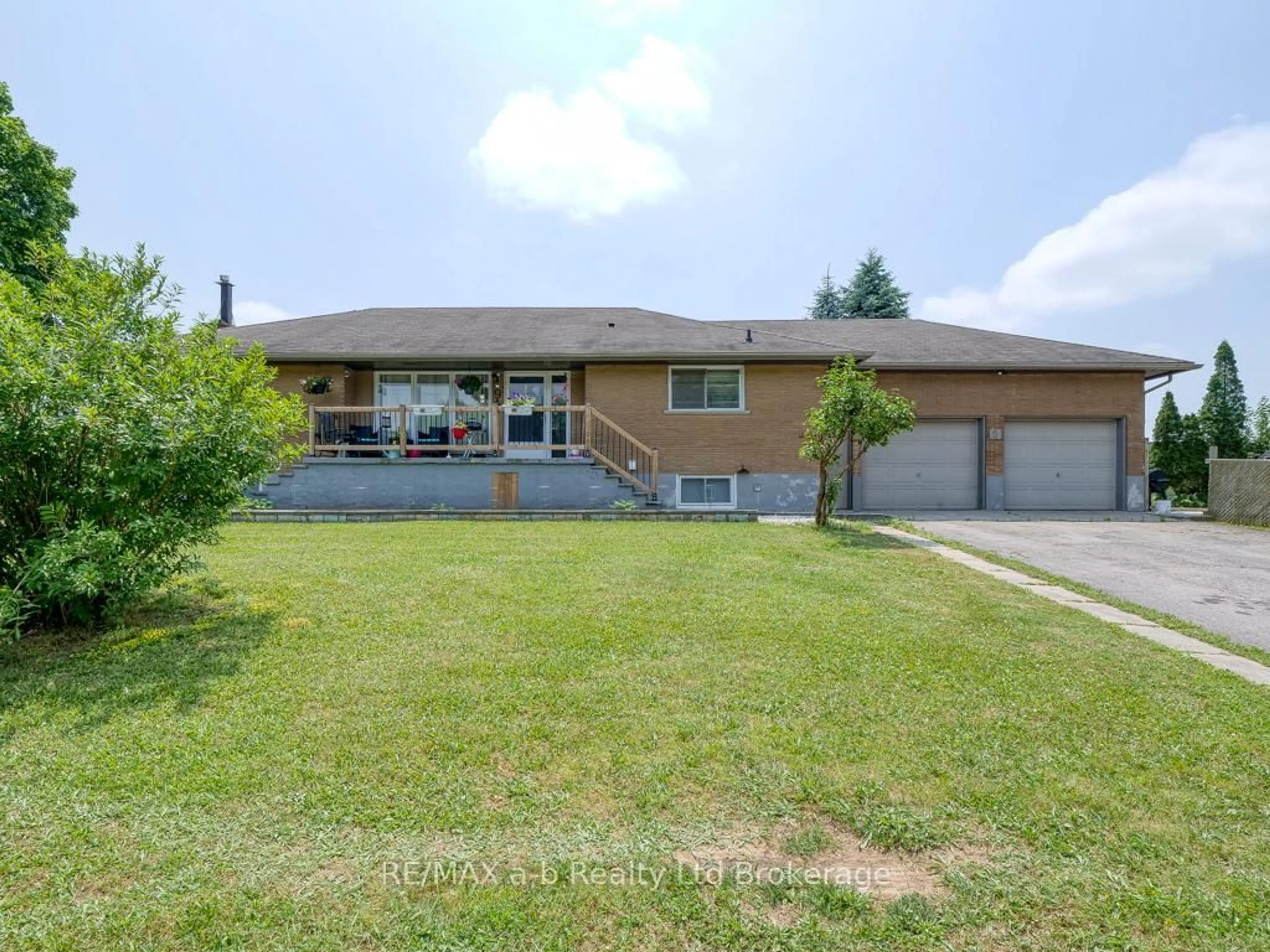 A pic from outside/outdoor area/front of a property/back of a property/a pic from drone, street for 9 Duncan St, Tillsonburg Ontario N4G 2N7