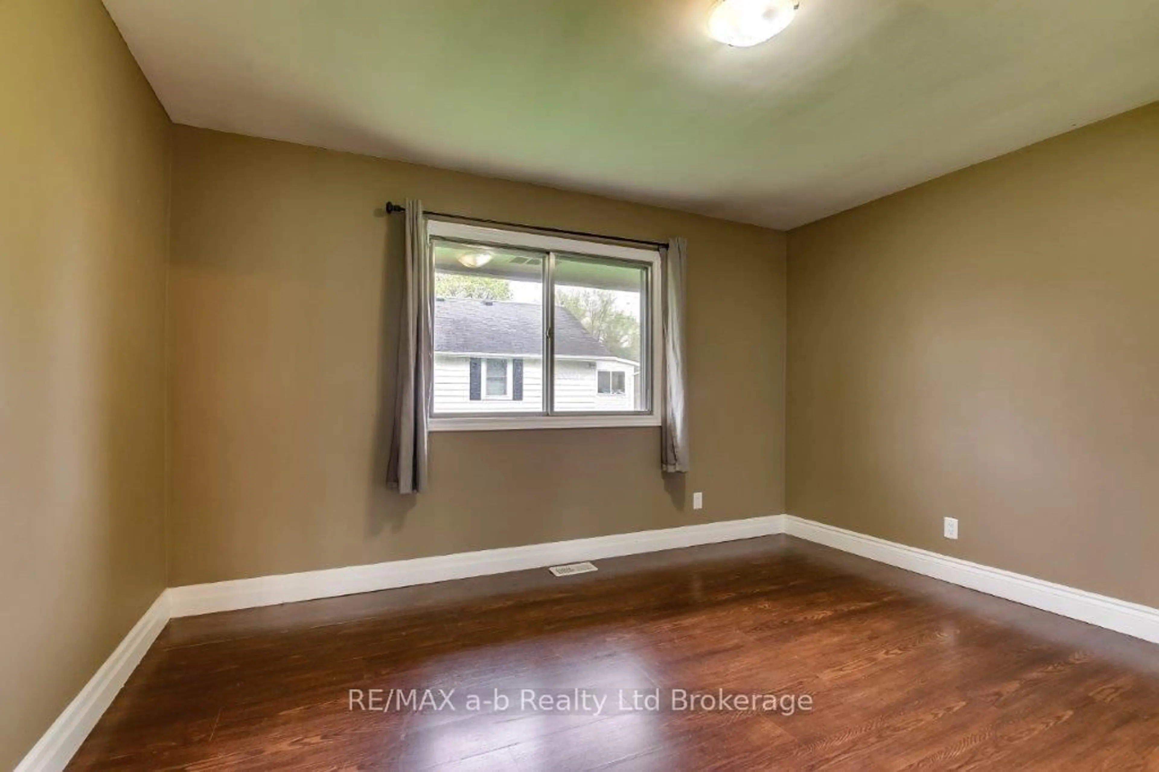 A pic of a room for 9 Duncan St, Tillsonburg Ontario N4G 2N7