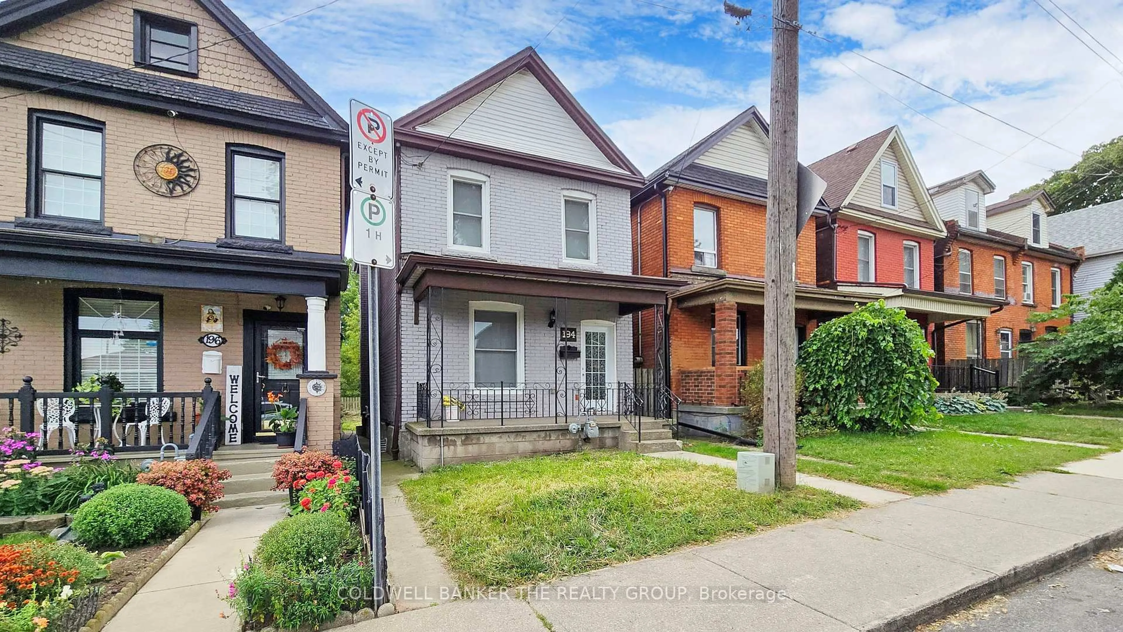 Home with brick exterior material, street for 194 Simcoe St, Hamilton Ontario L8L 3P1