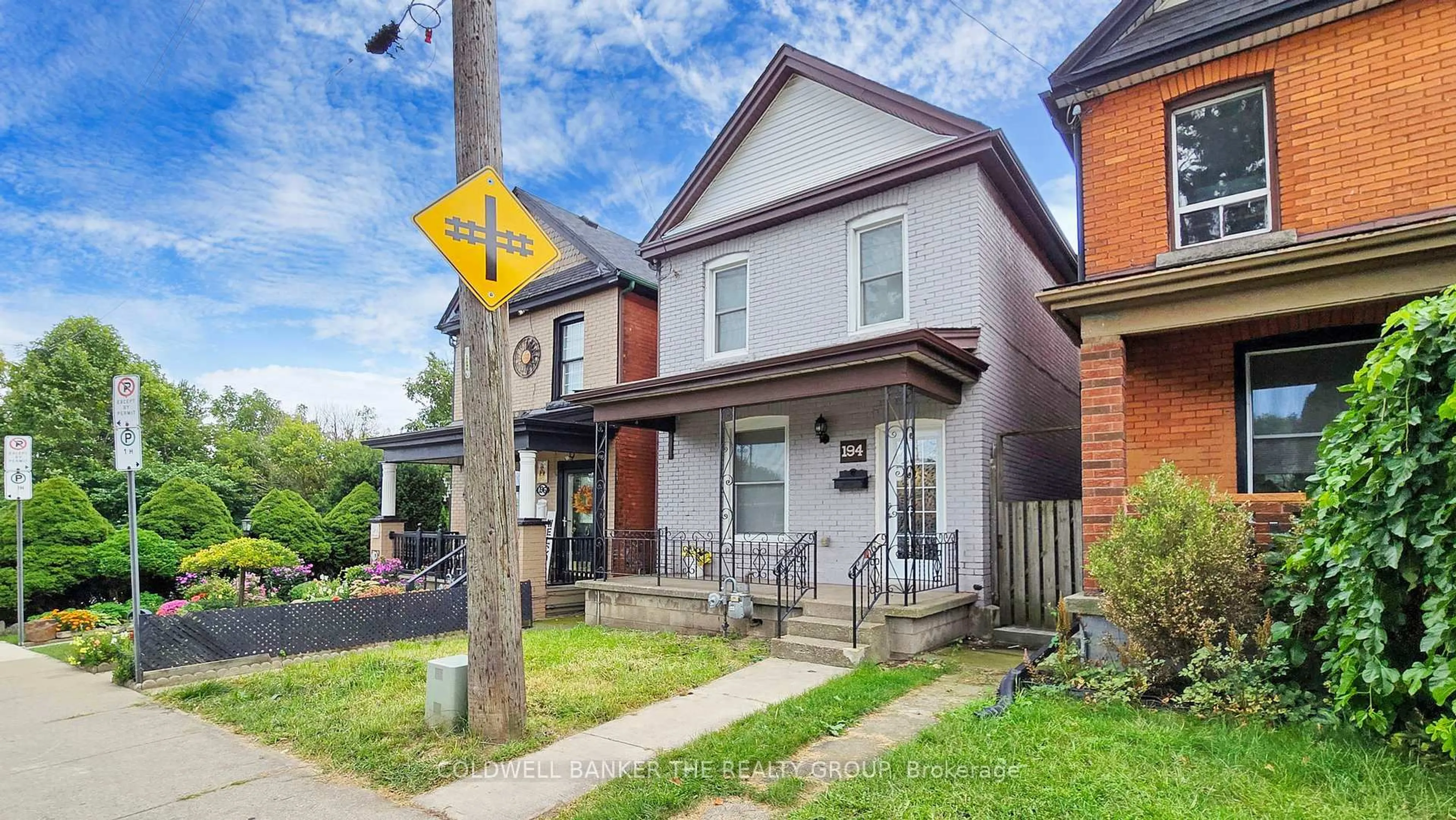 Home with brick exterior material, street for 194 Simcoe St, Hamilton Ontario L8L 3P1