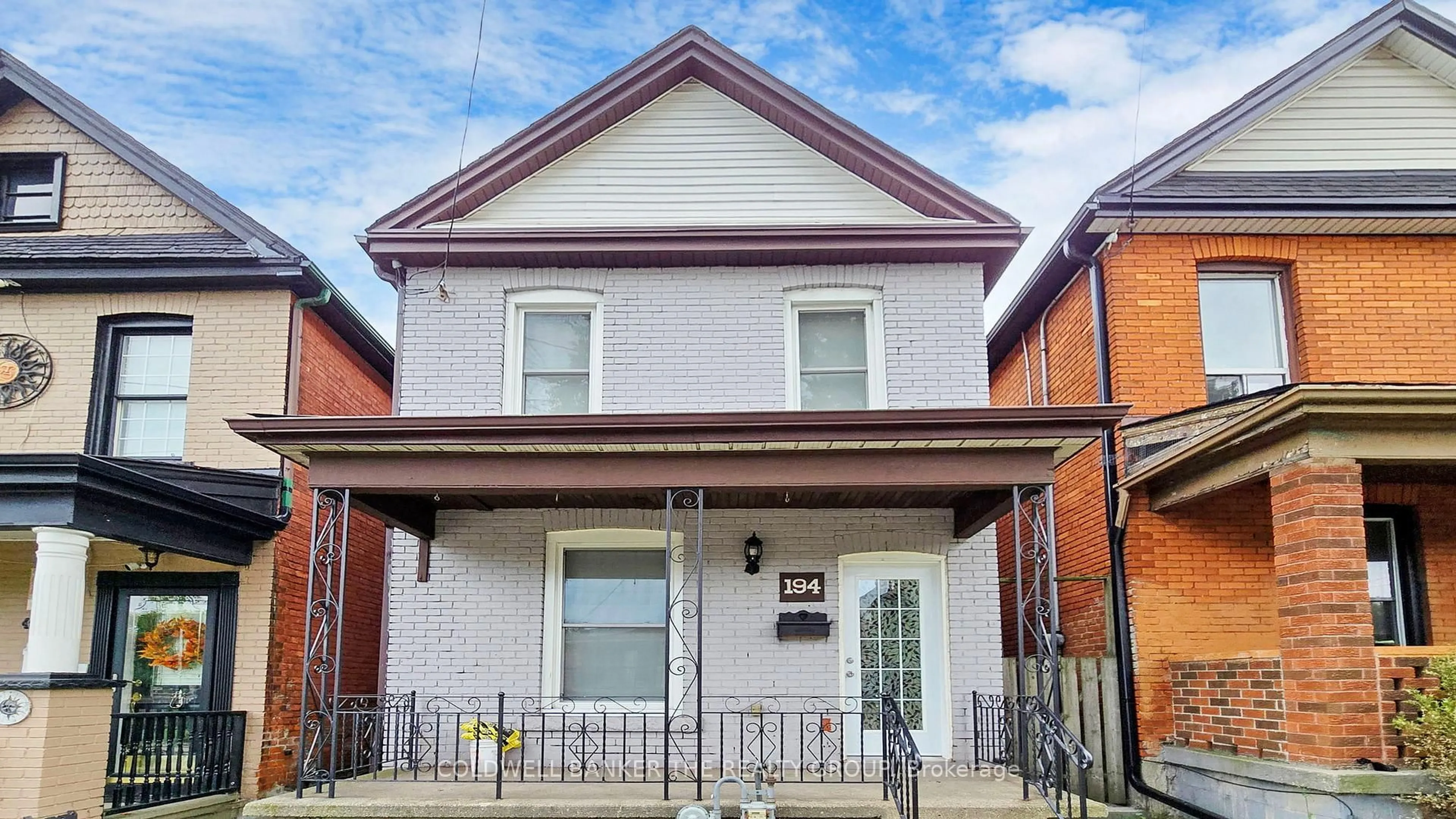 Home with brick exterior material, street for 194 Simcoe St, Hamilton Ontario L8L 3P1